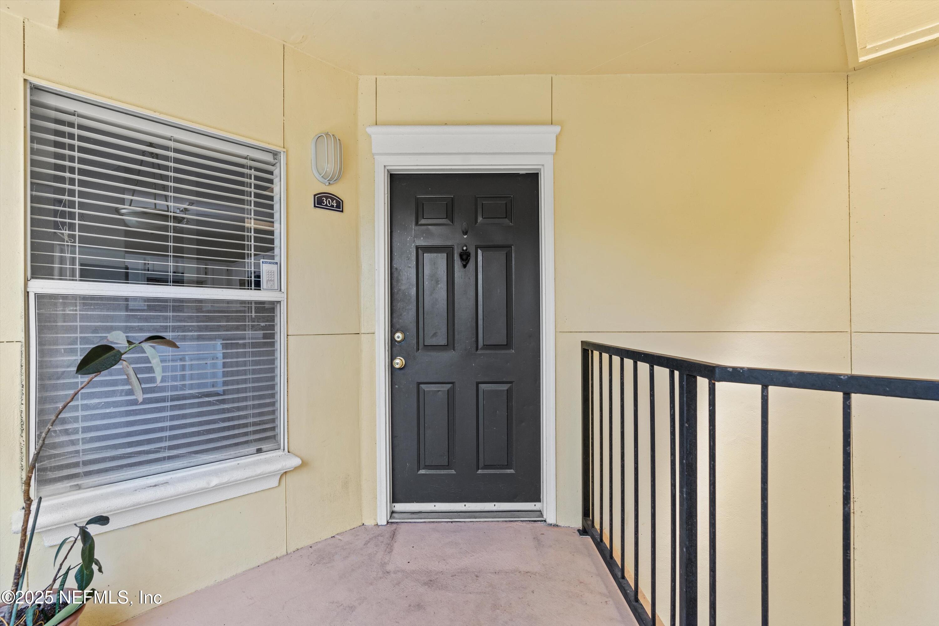 1800 THE GREENS Way, 304