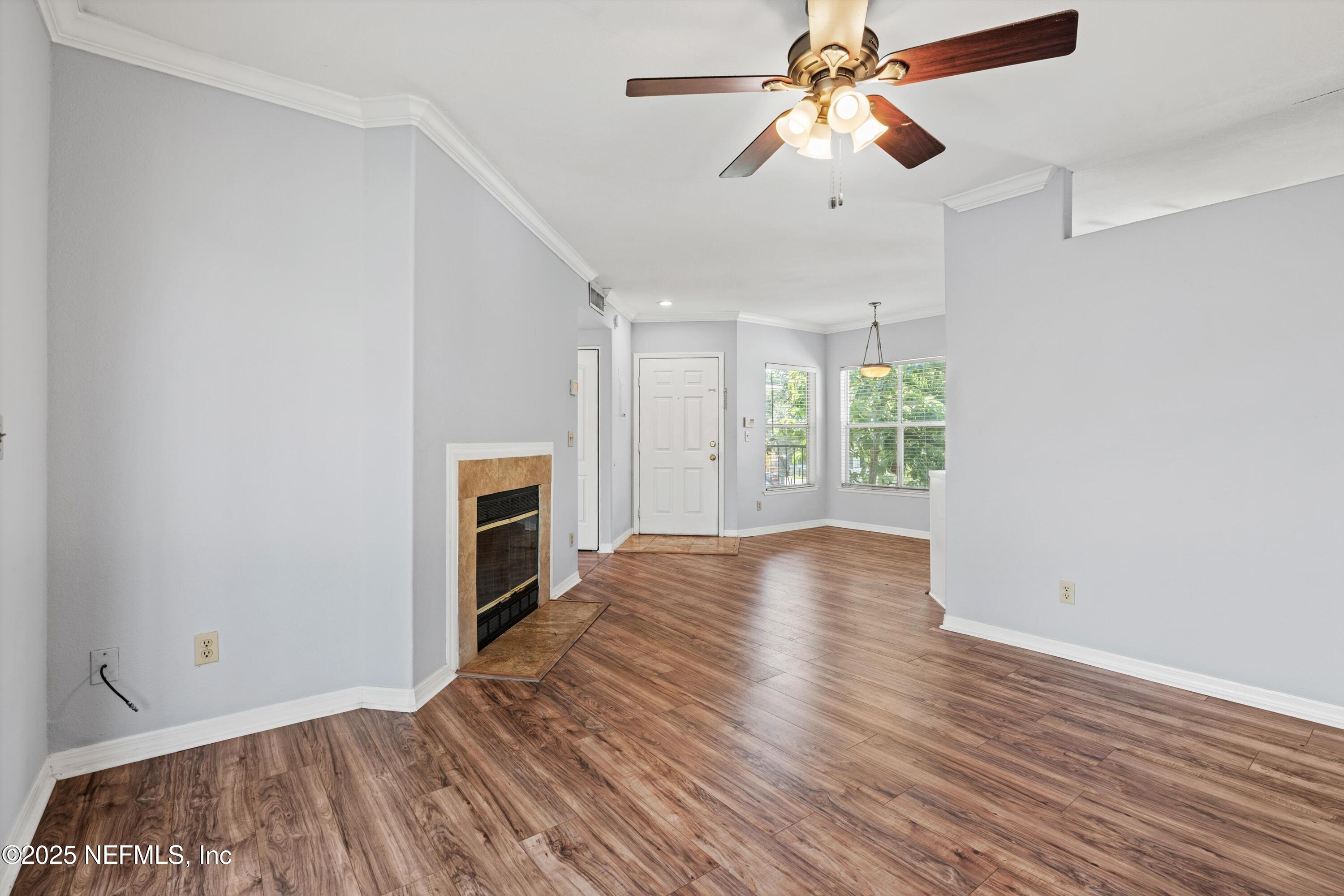 1800 THE GREENS Way, 304