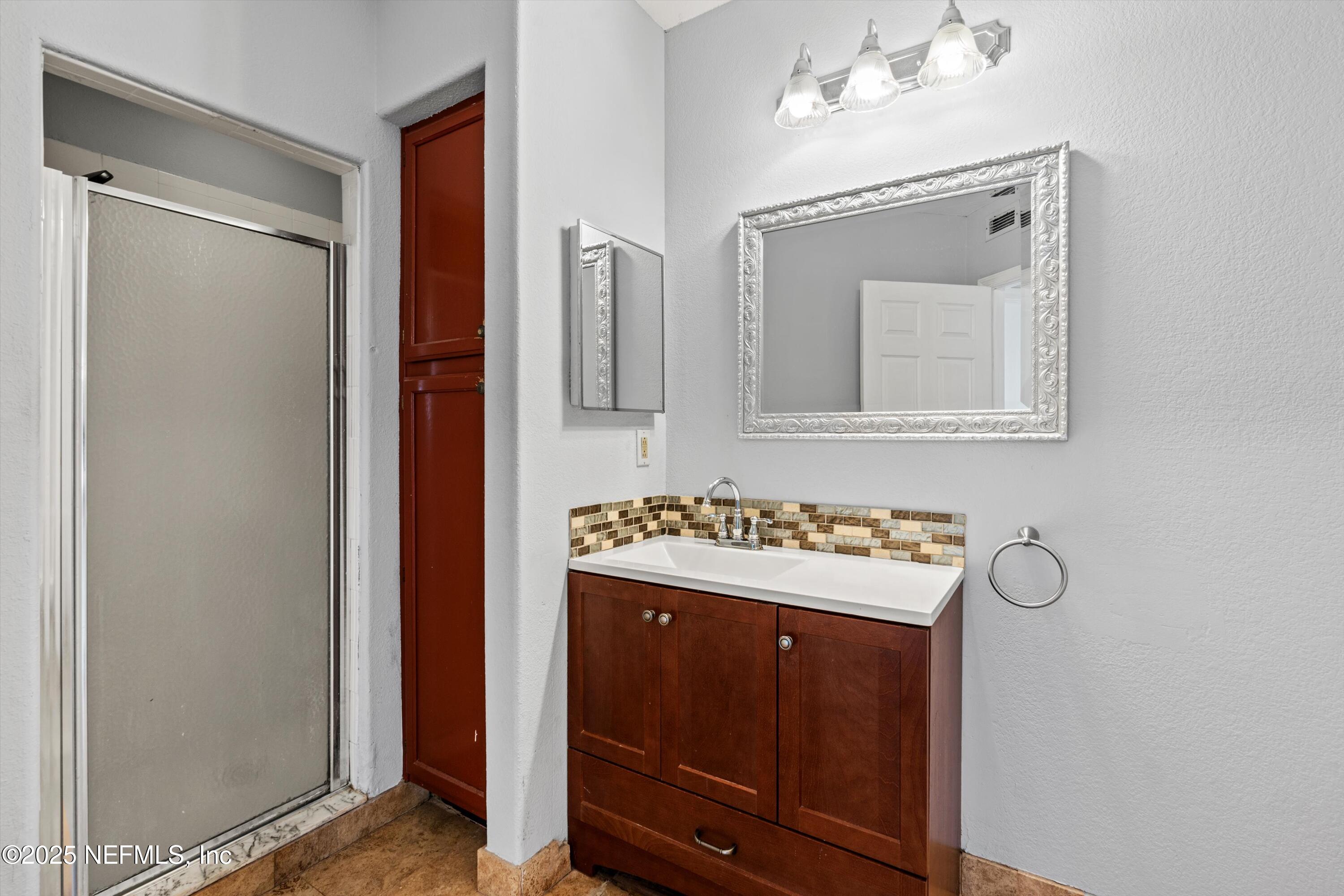 1800 THE GREENS Way, 304