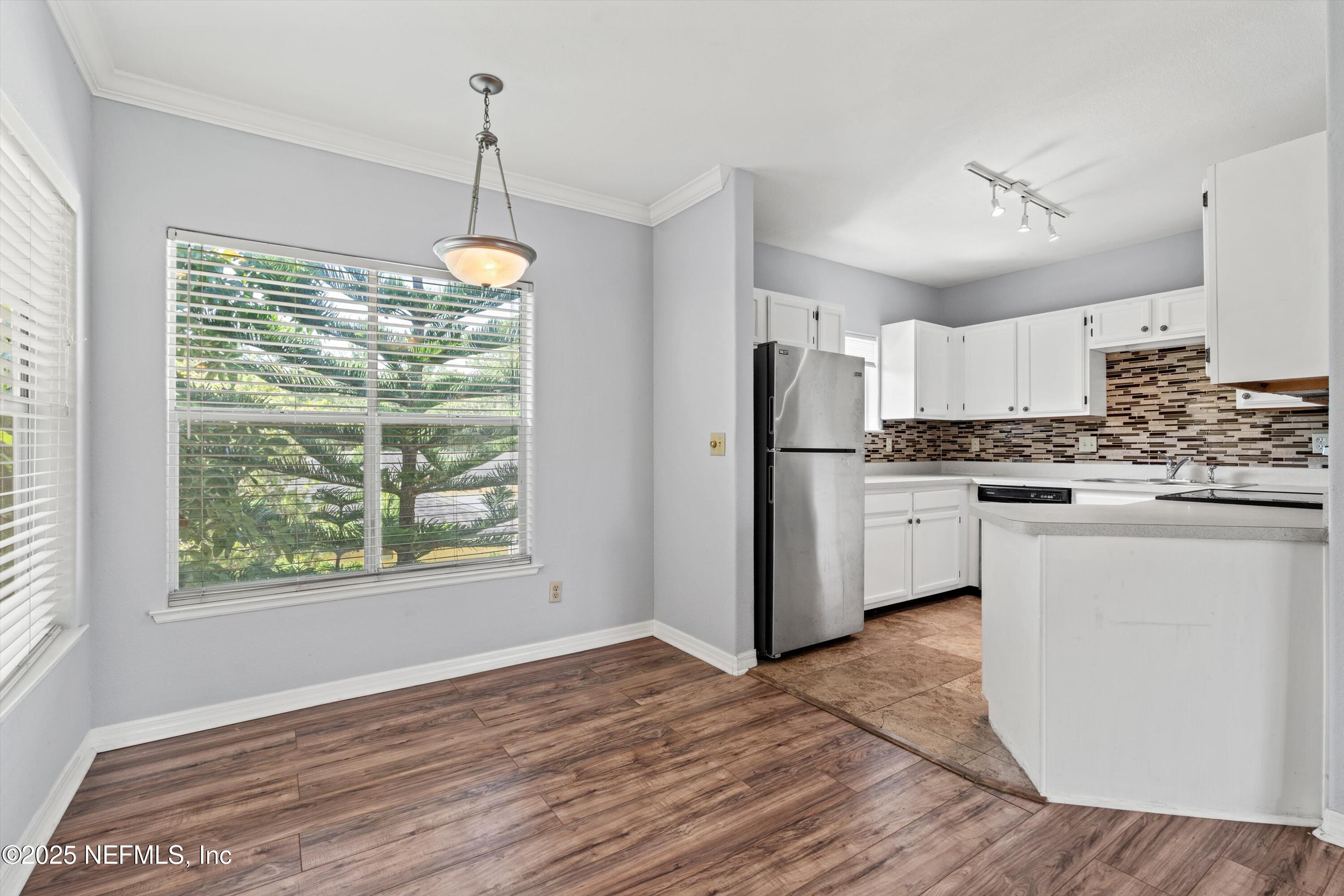 1800 THE GREENS Way, 304