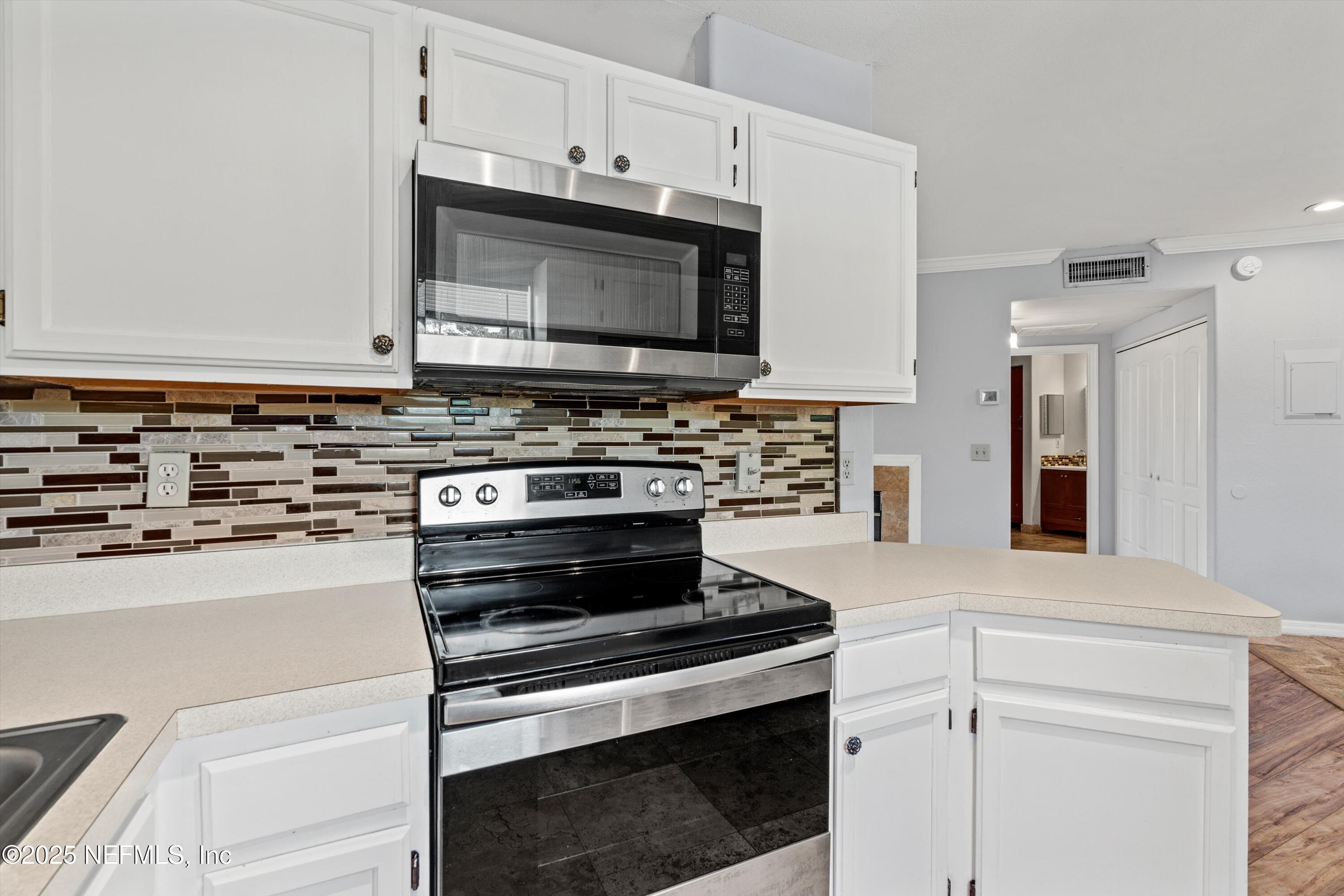 1800 THE GREENS Way, 304