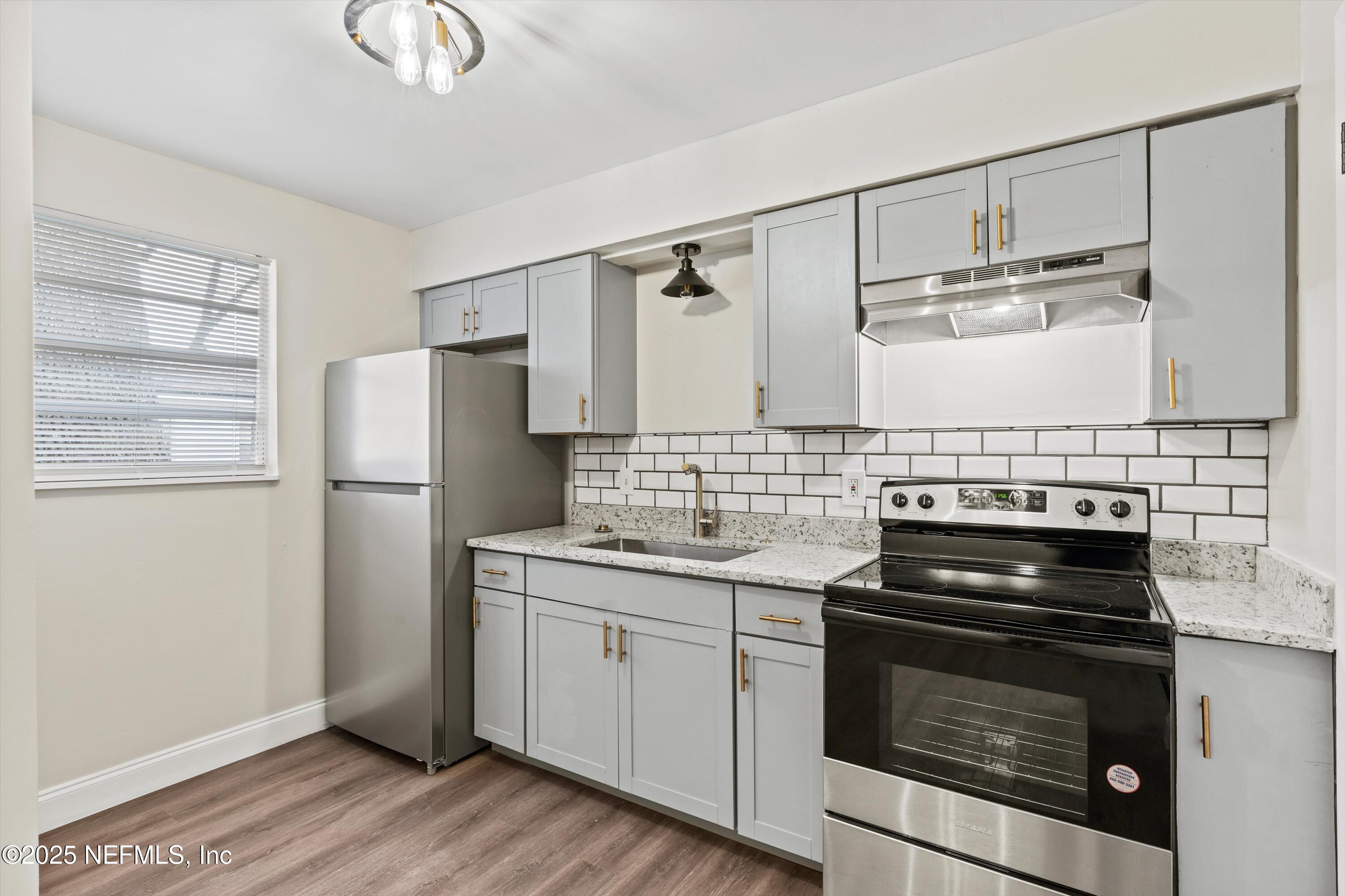 3329 MAYFLOWER Street, 3333