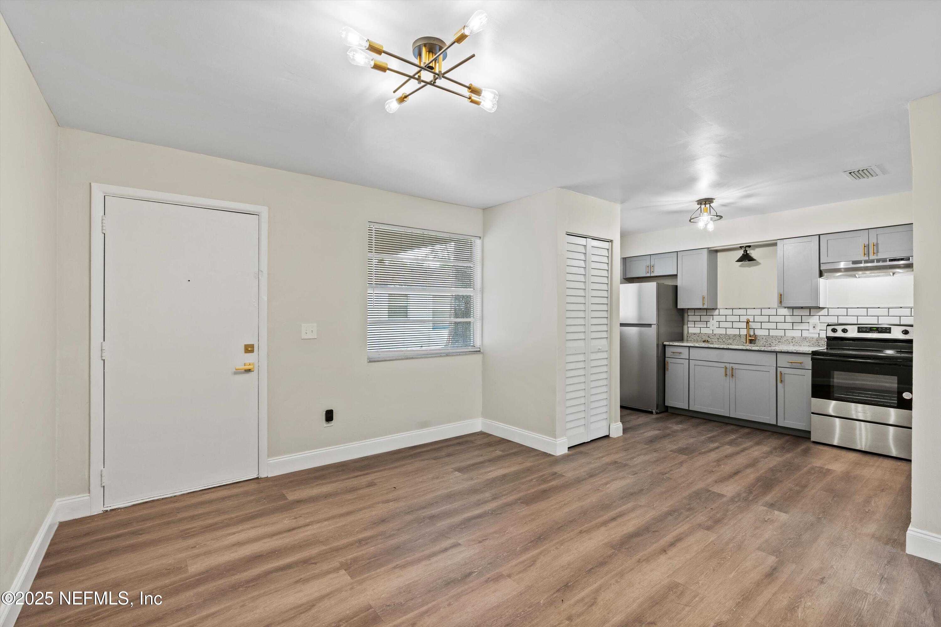 3329 MAYFLOWER Street, 3333