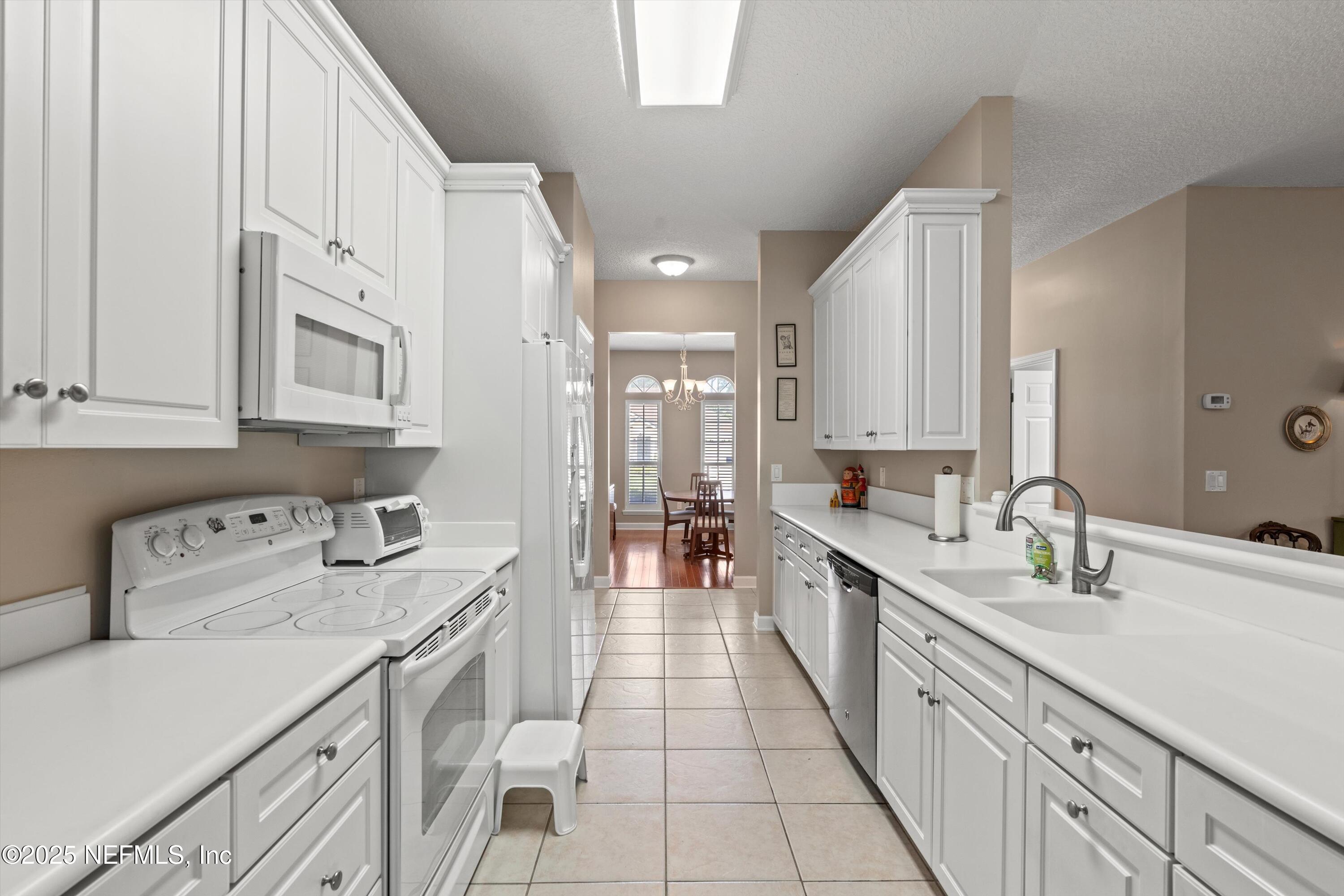 4567 ROCKY RIVER Road W