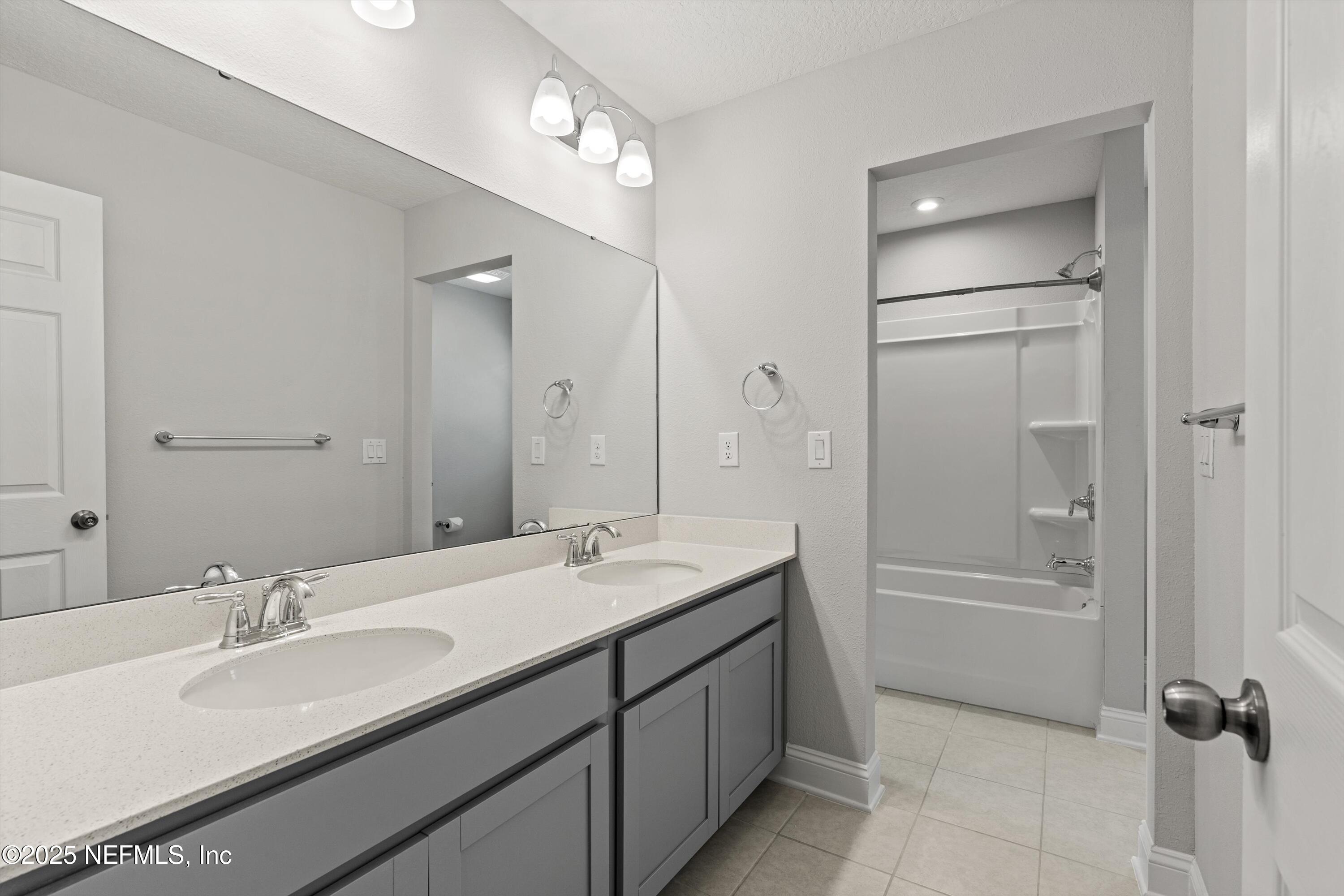 285 BRAMBLY VINE Drive, St. Johns