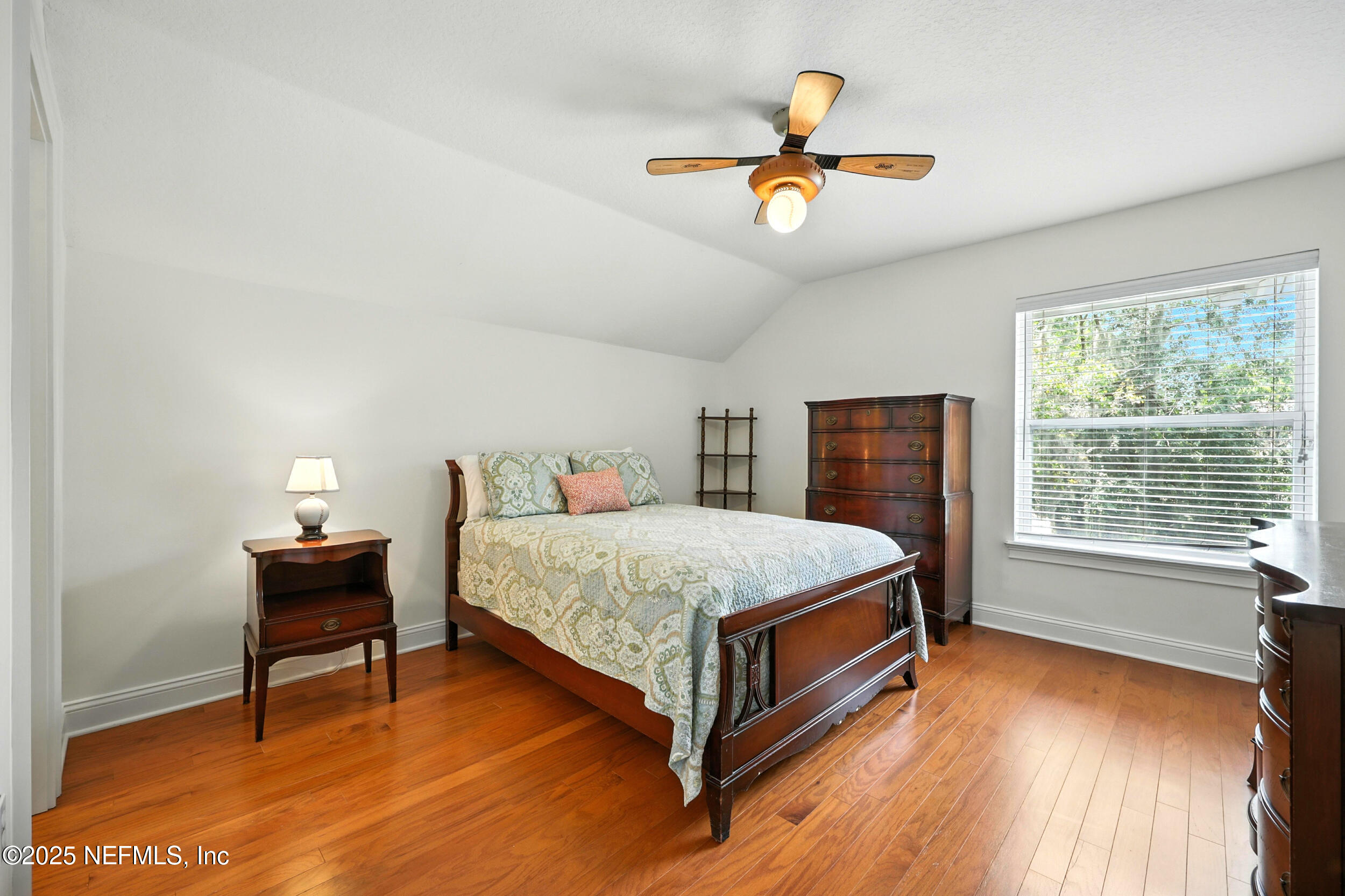 1833 KINGS Court