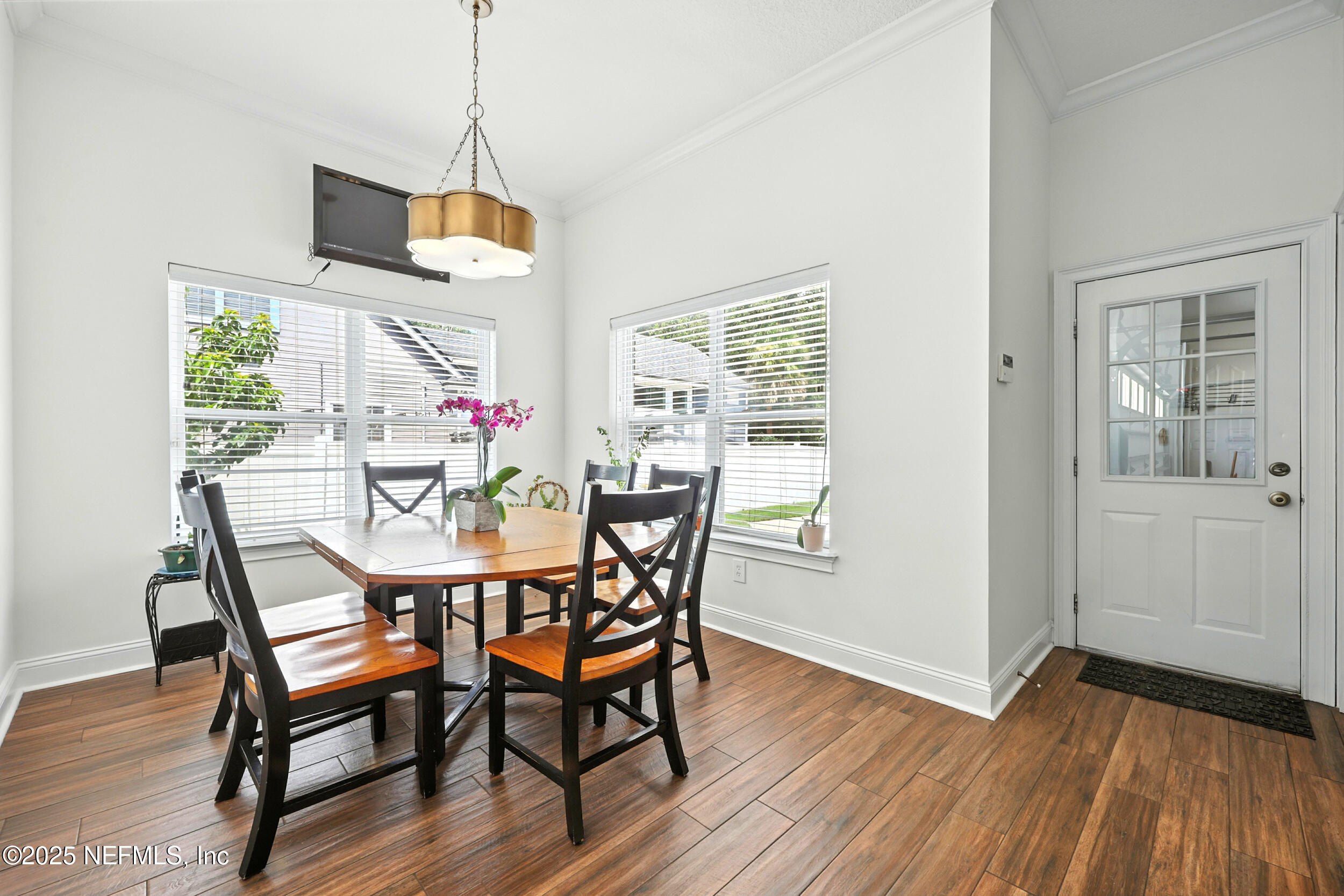 1833 KINGS Court