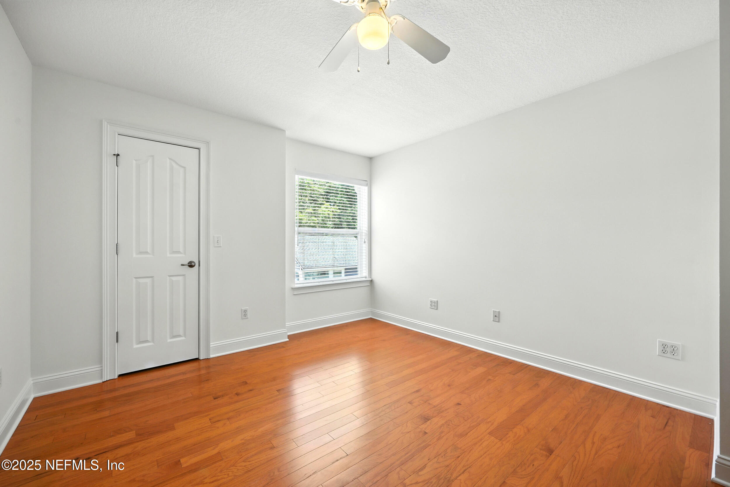 1833 KINGS Court