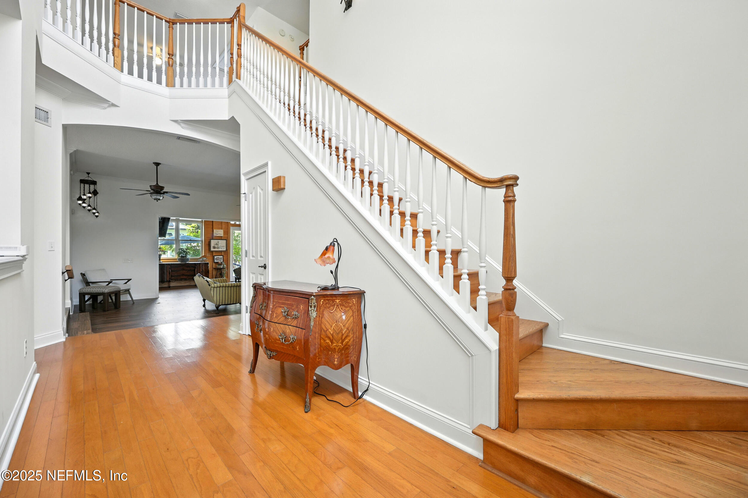1833 KINGS Court