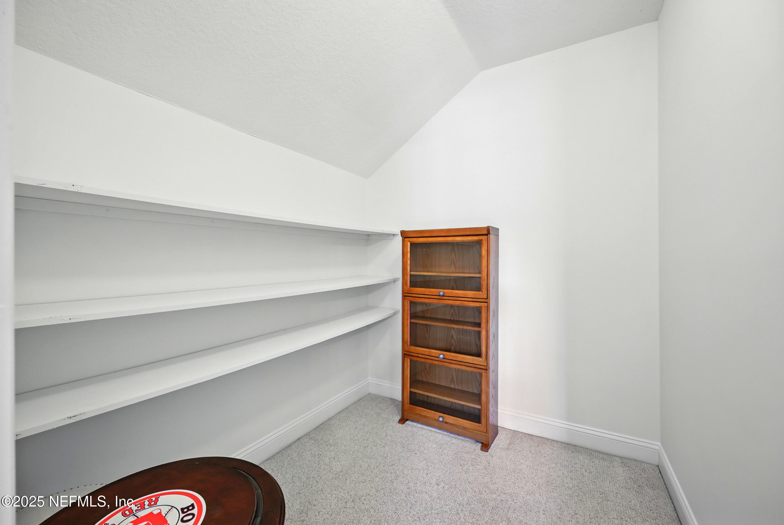 1833 KINGS Court