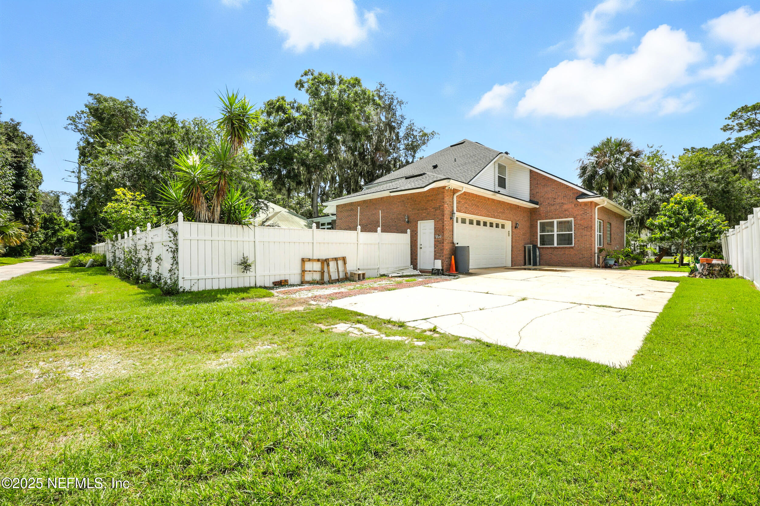 1833 KINGS Court