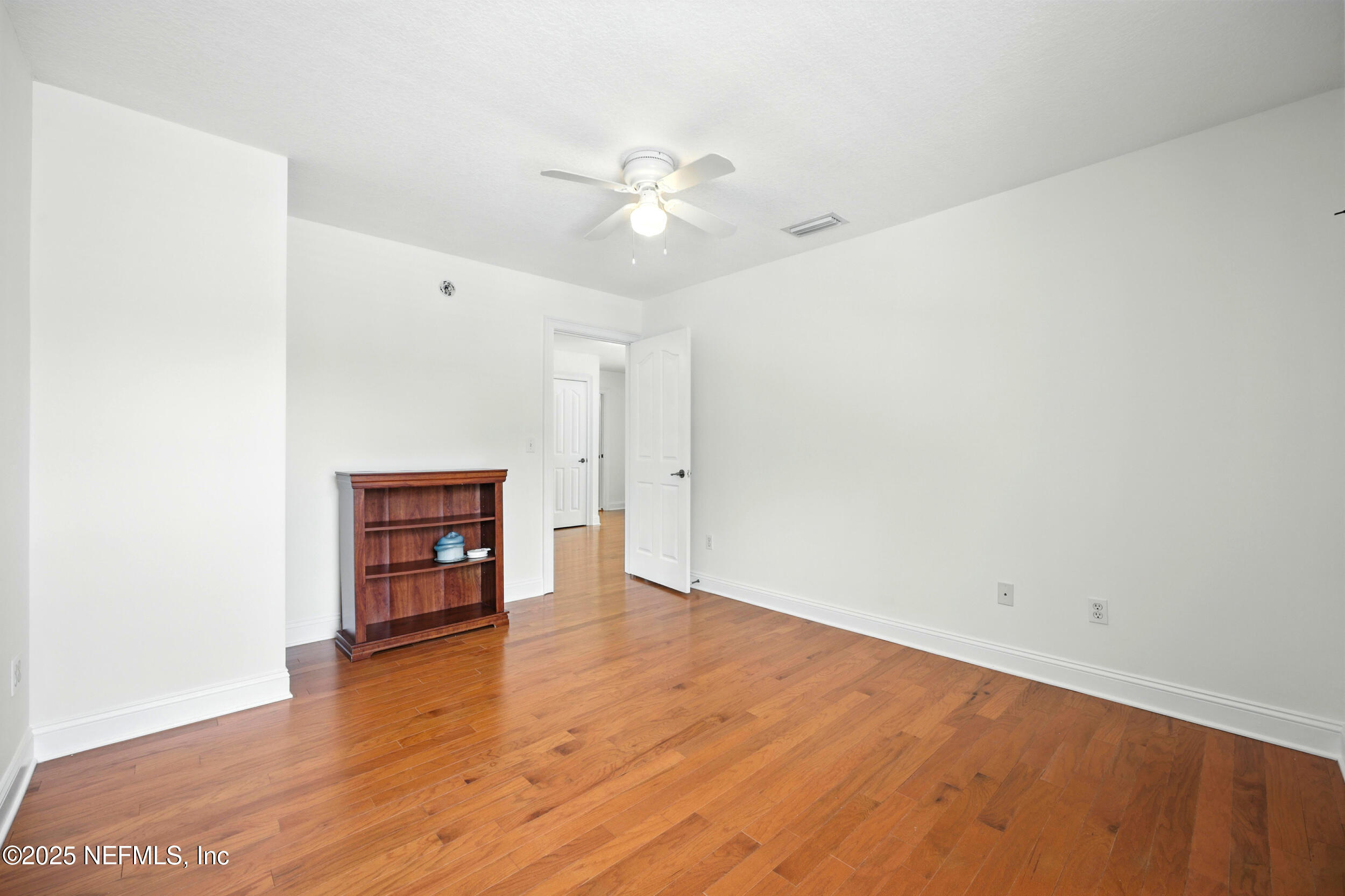 1833 KINGS Court