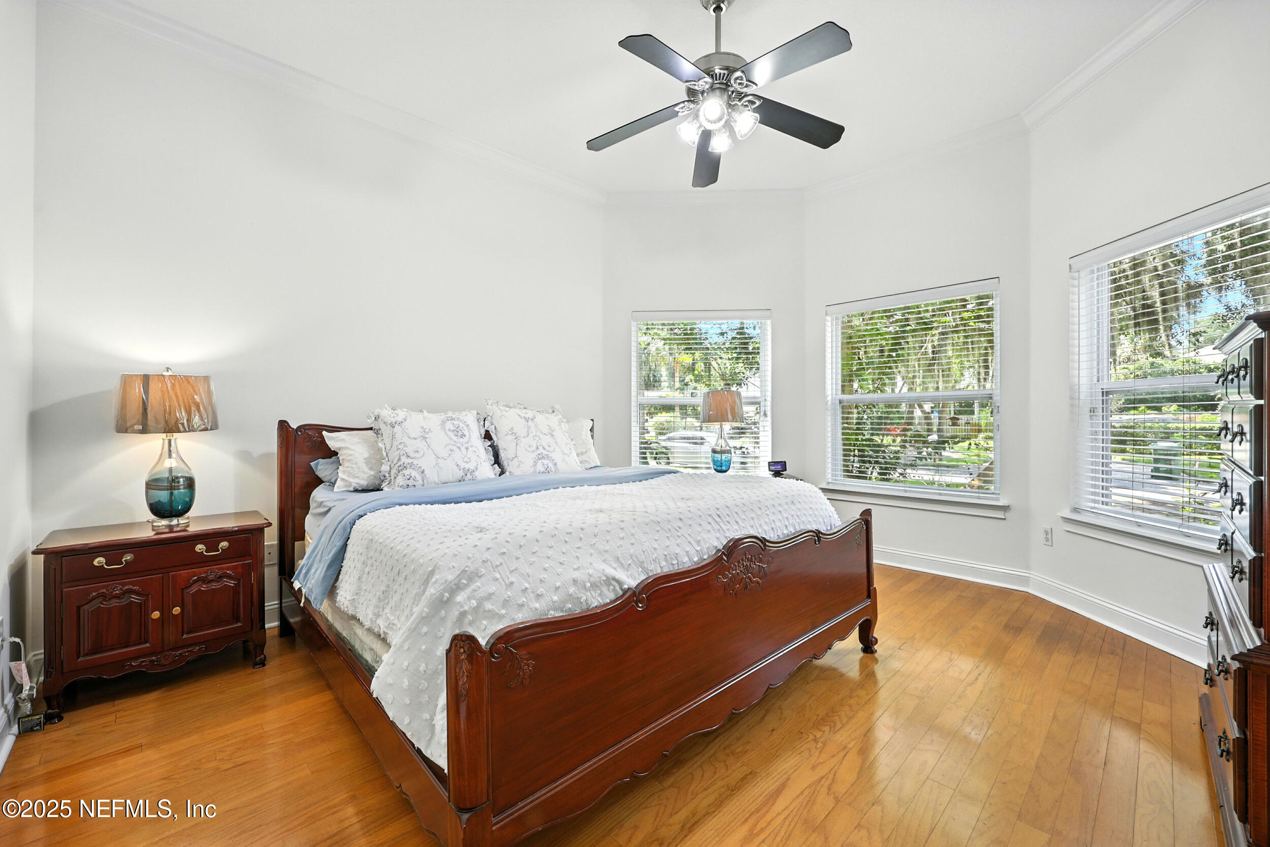 1833 KINGS Court