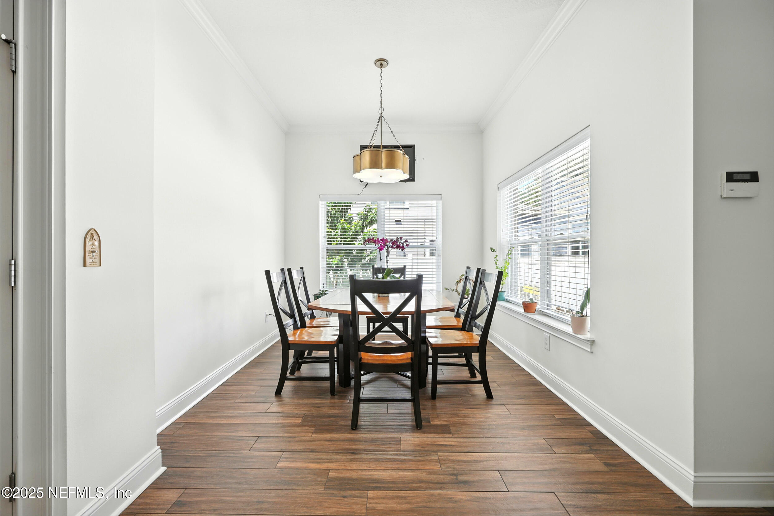 1833 KINGS Court
