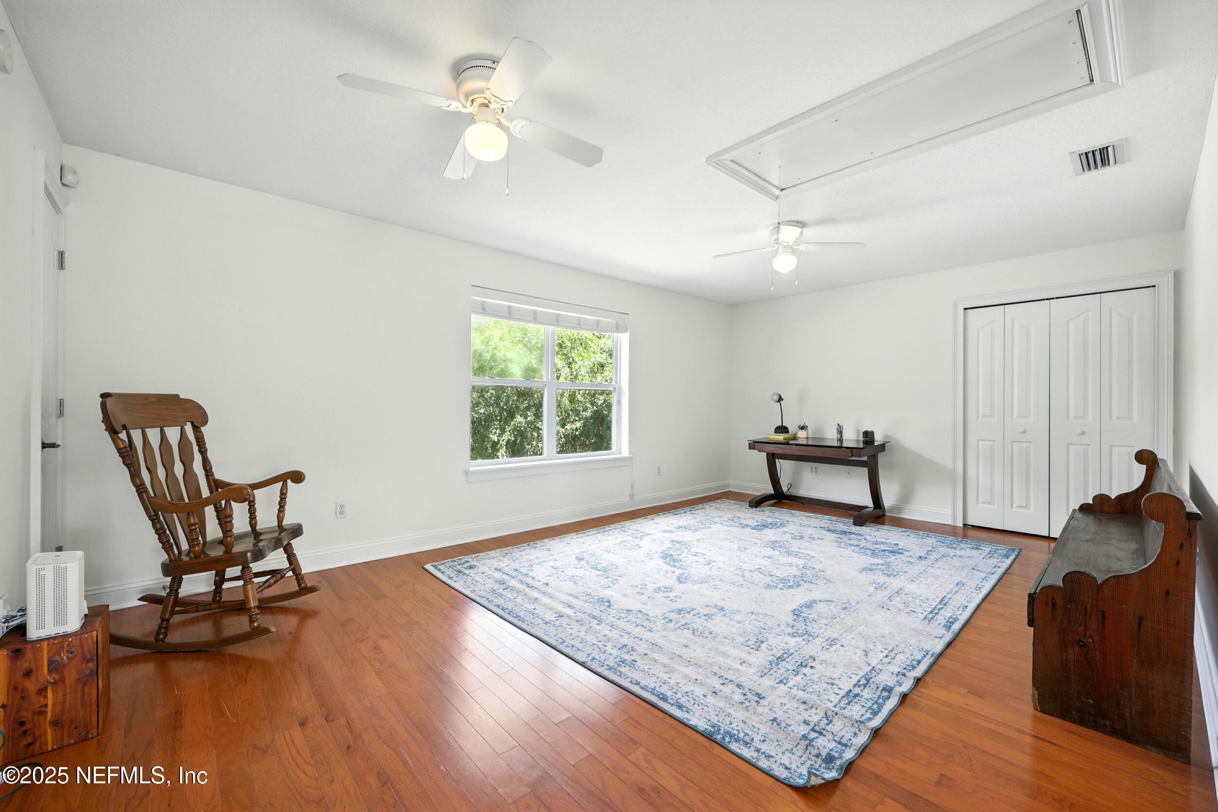 1833 KINGS Court
