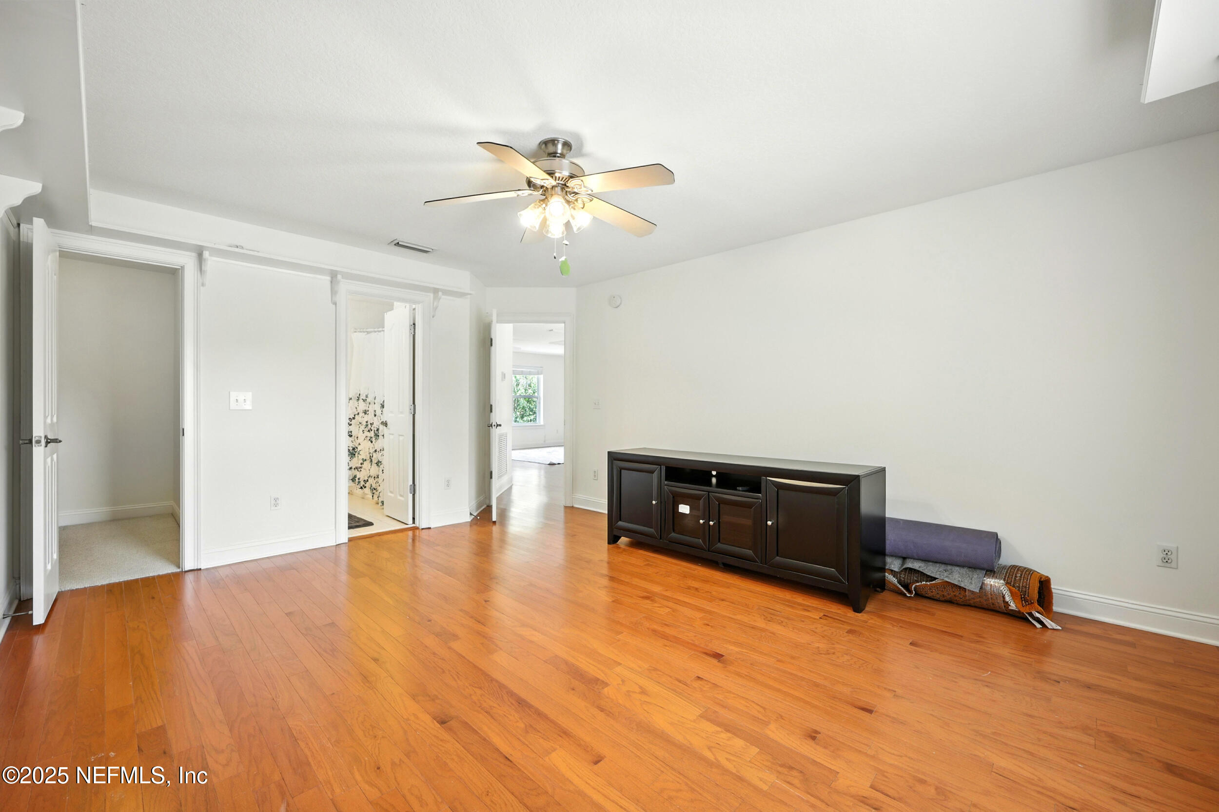 1833 KINGS Court