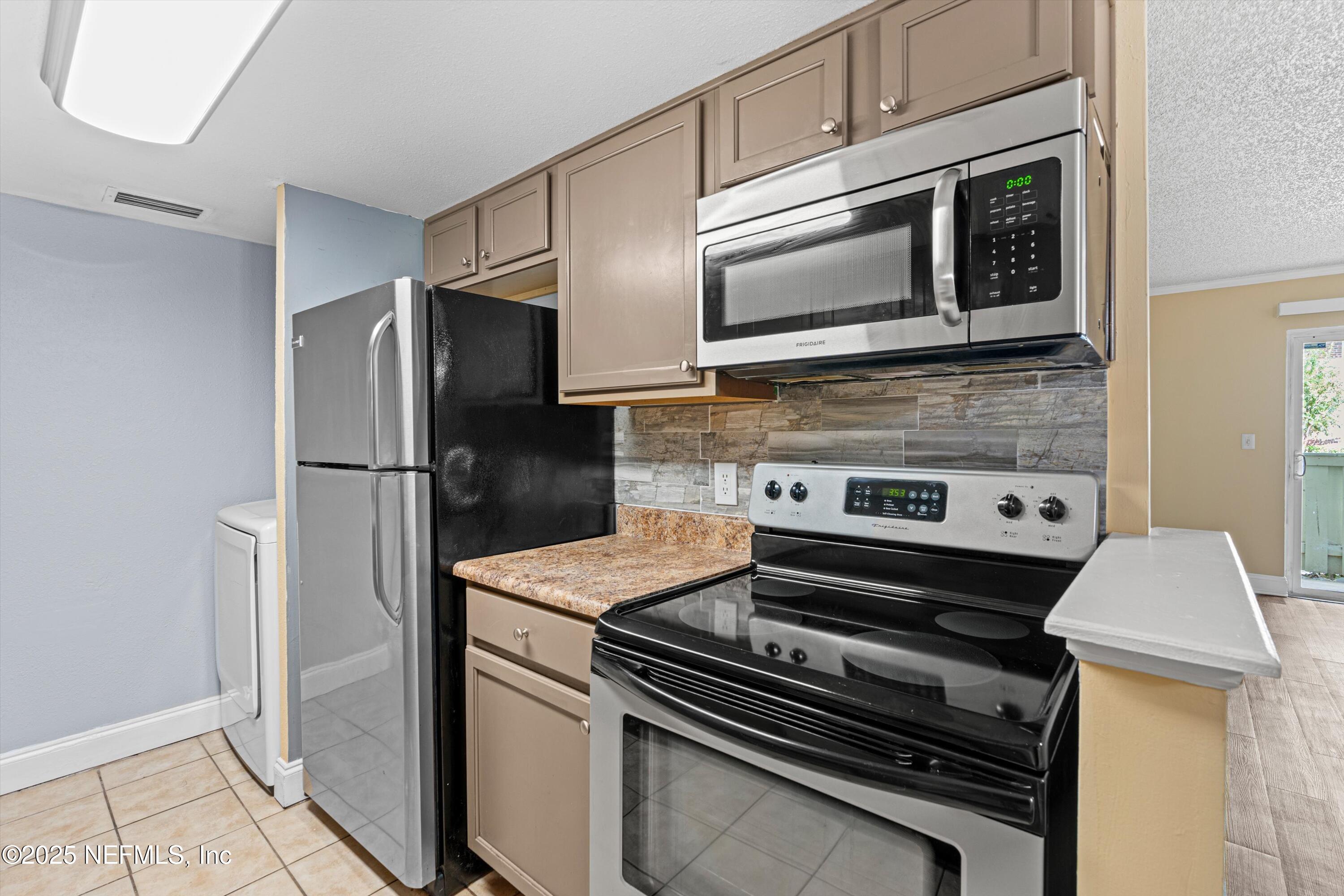 3737 LORETTO Road, 903