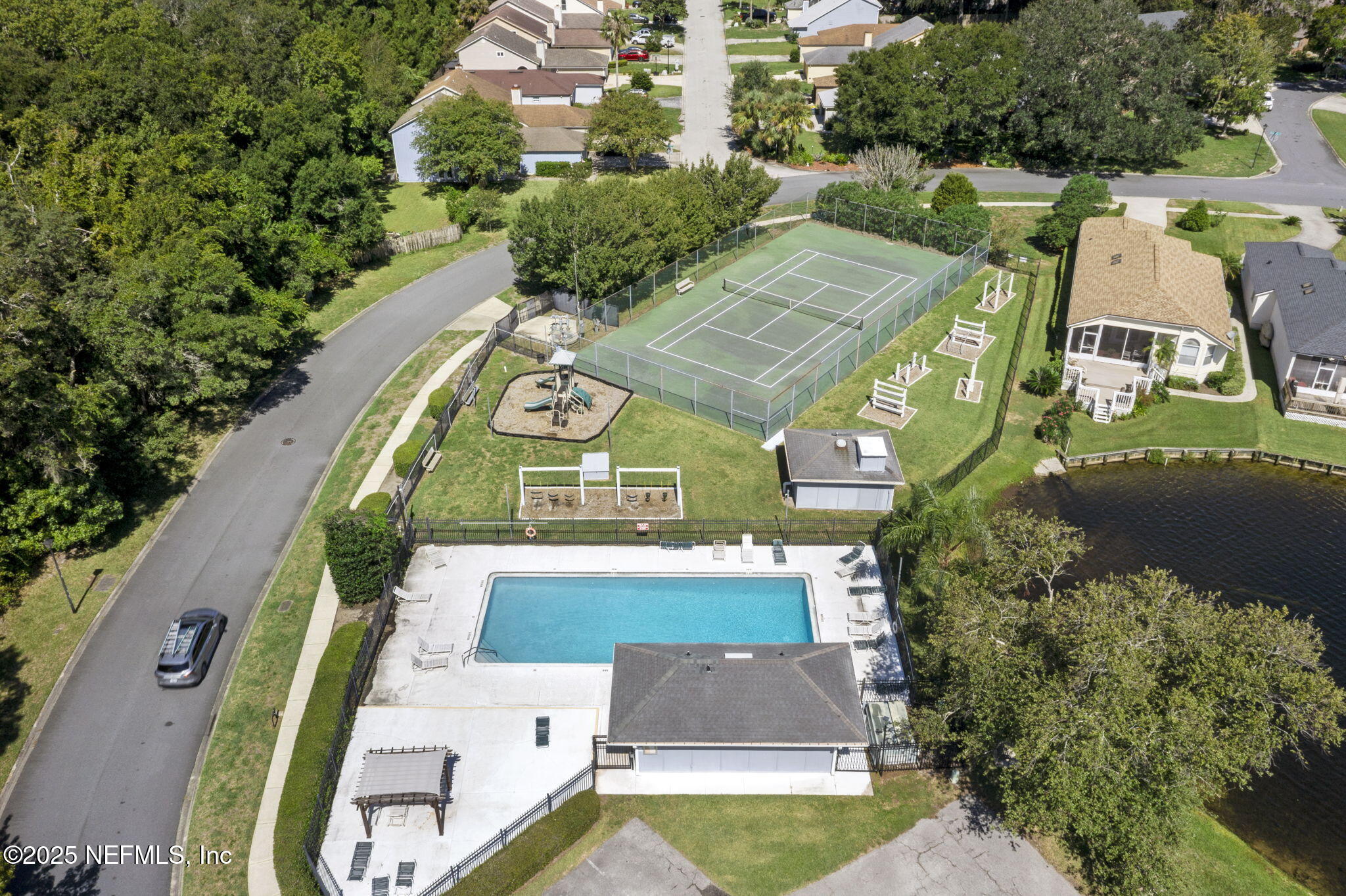 12001 MEADOWVIEW Drive S