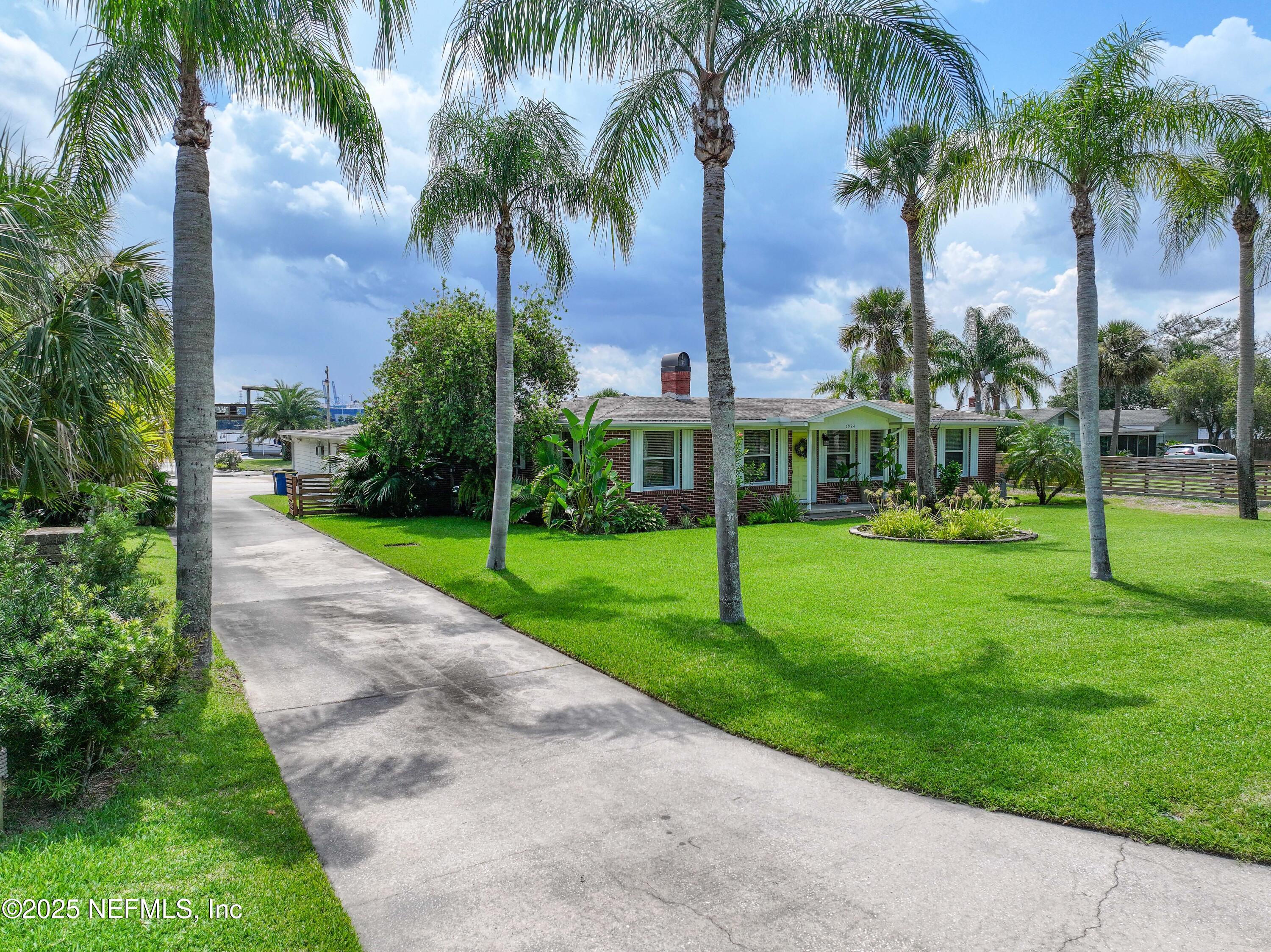 5924 HECKSCHER Drive