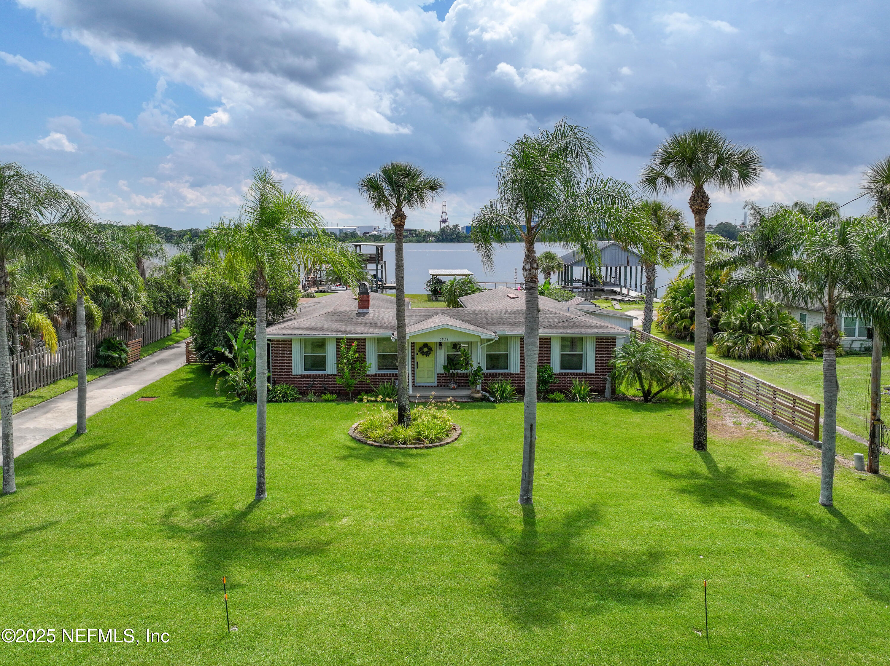 5924 HECKSCHER Drive