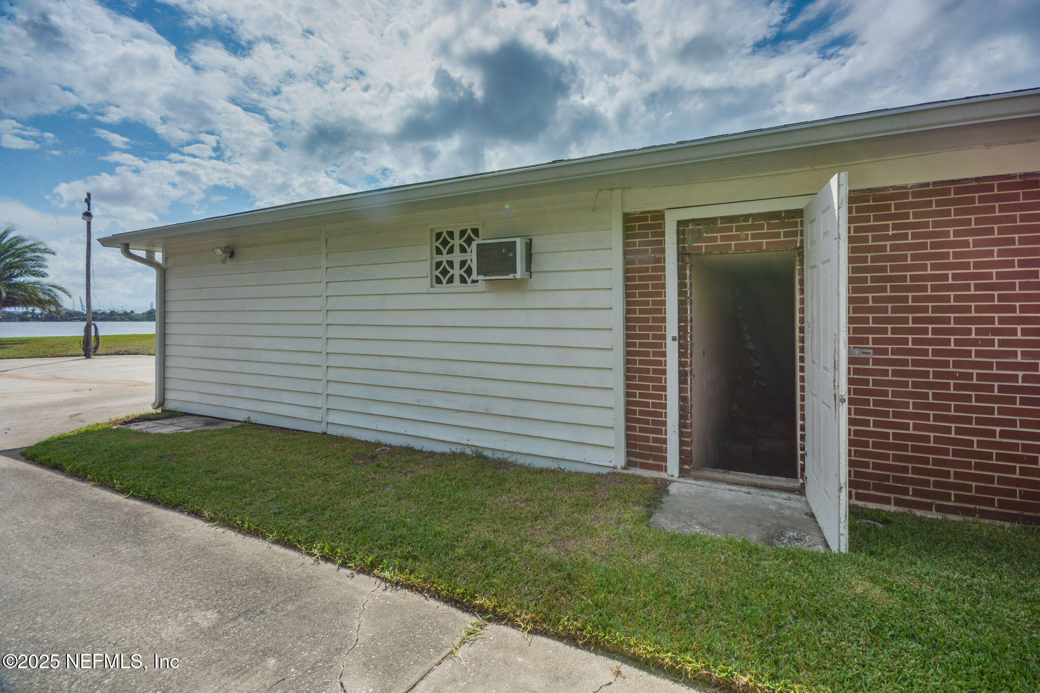 5924 HECKSCHER Drive