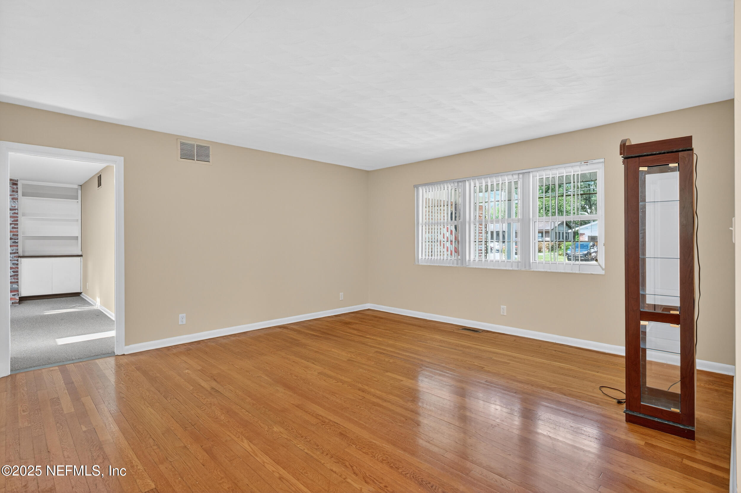 1619 MT VERNON Drive