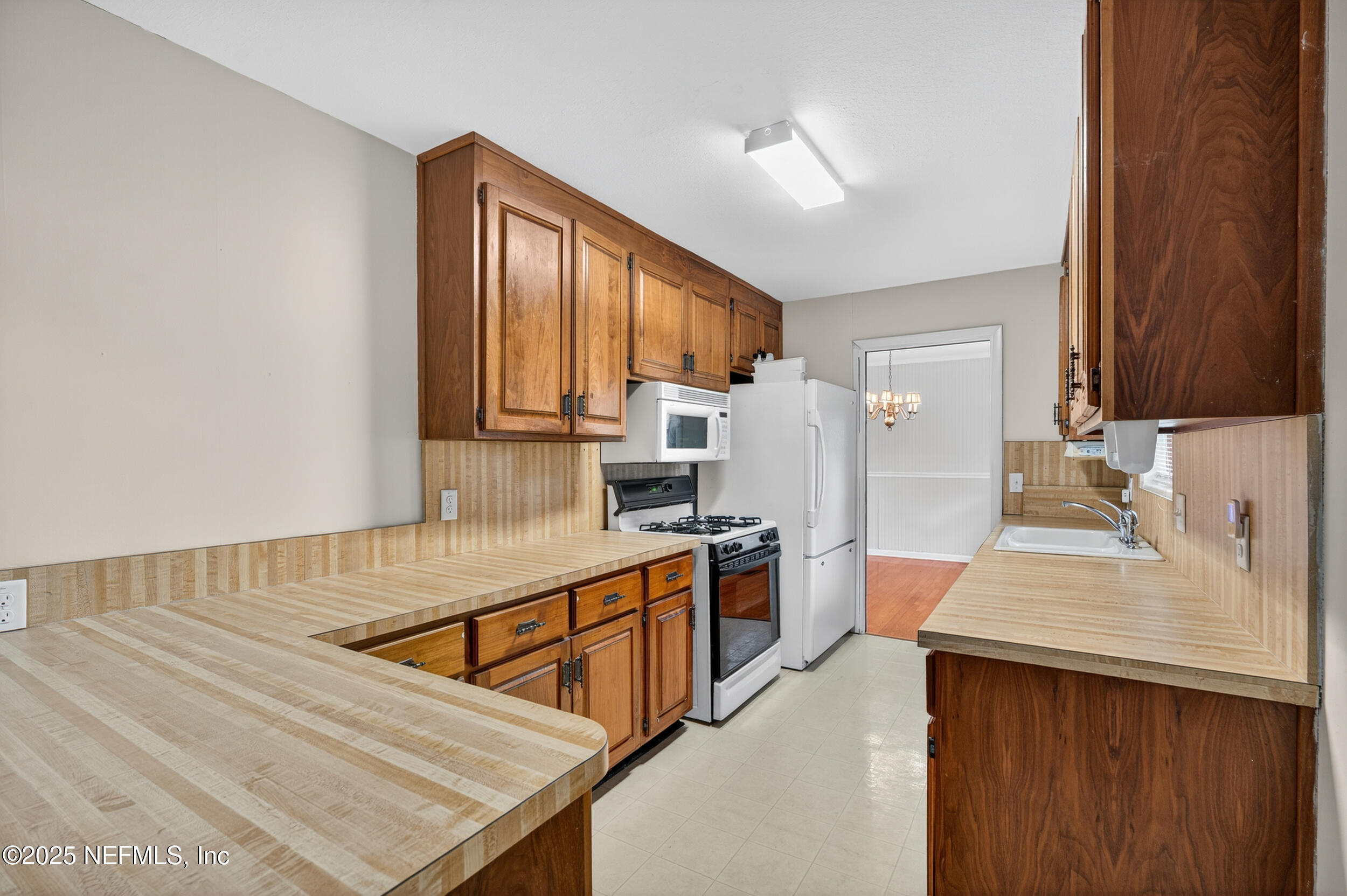 1619 MT VERNON Drive