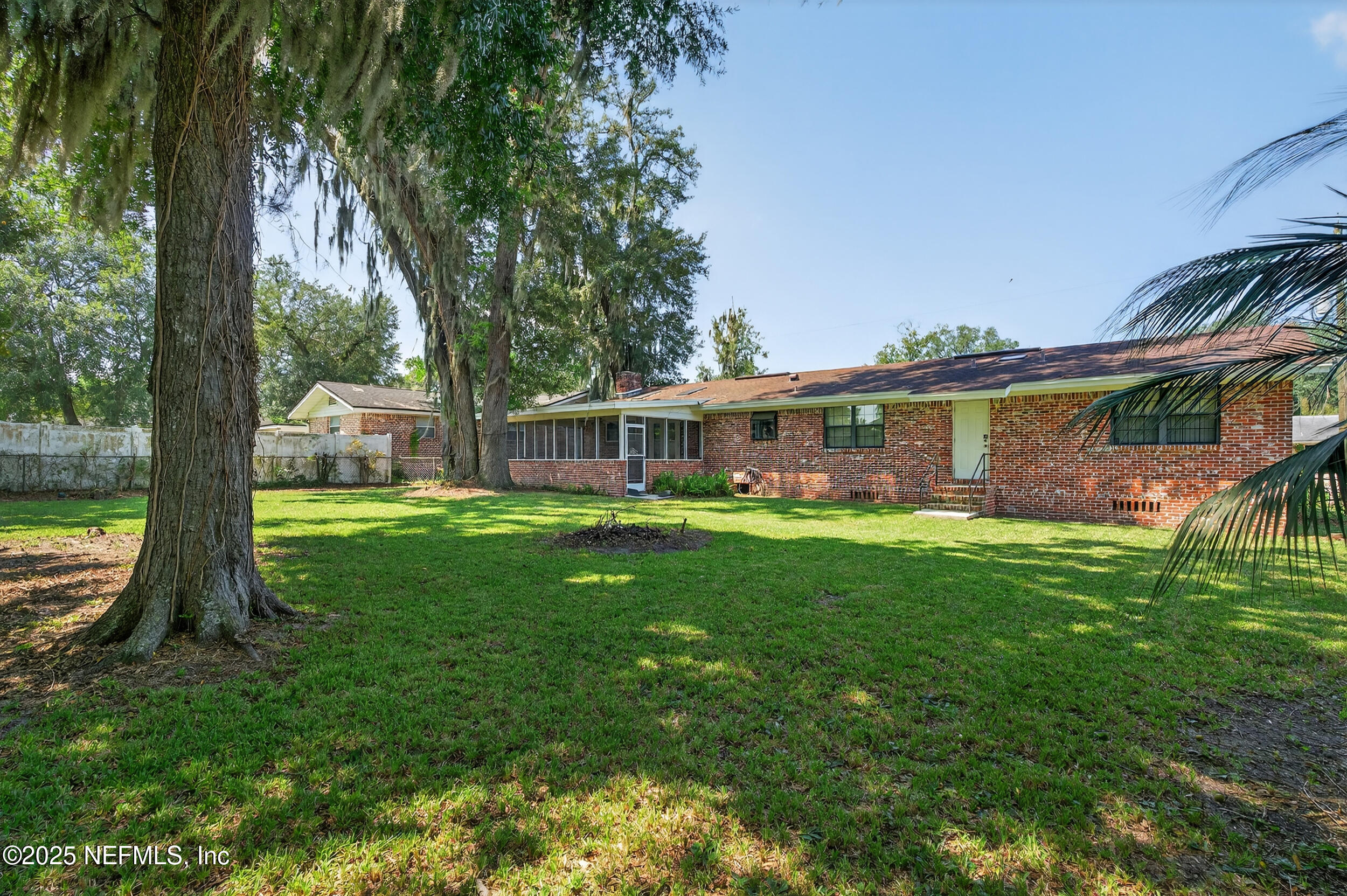 1619 MT VERNON Drive