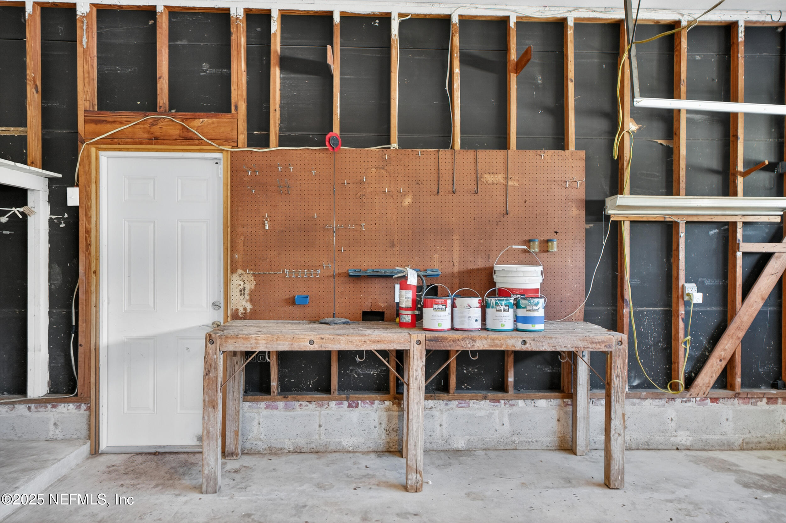 1619 MT VERNON Drive