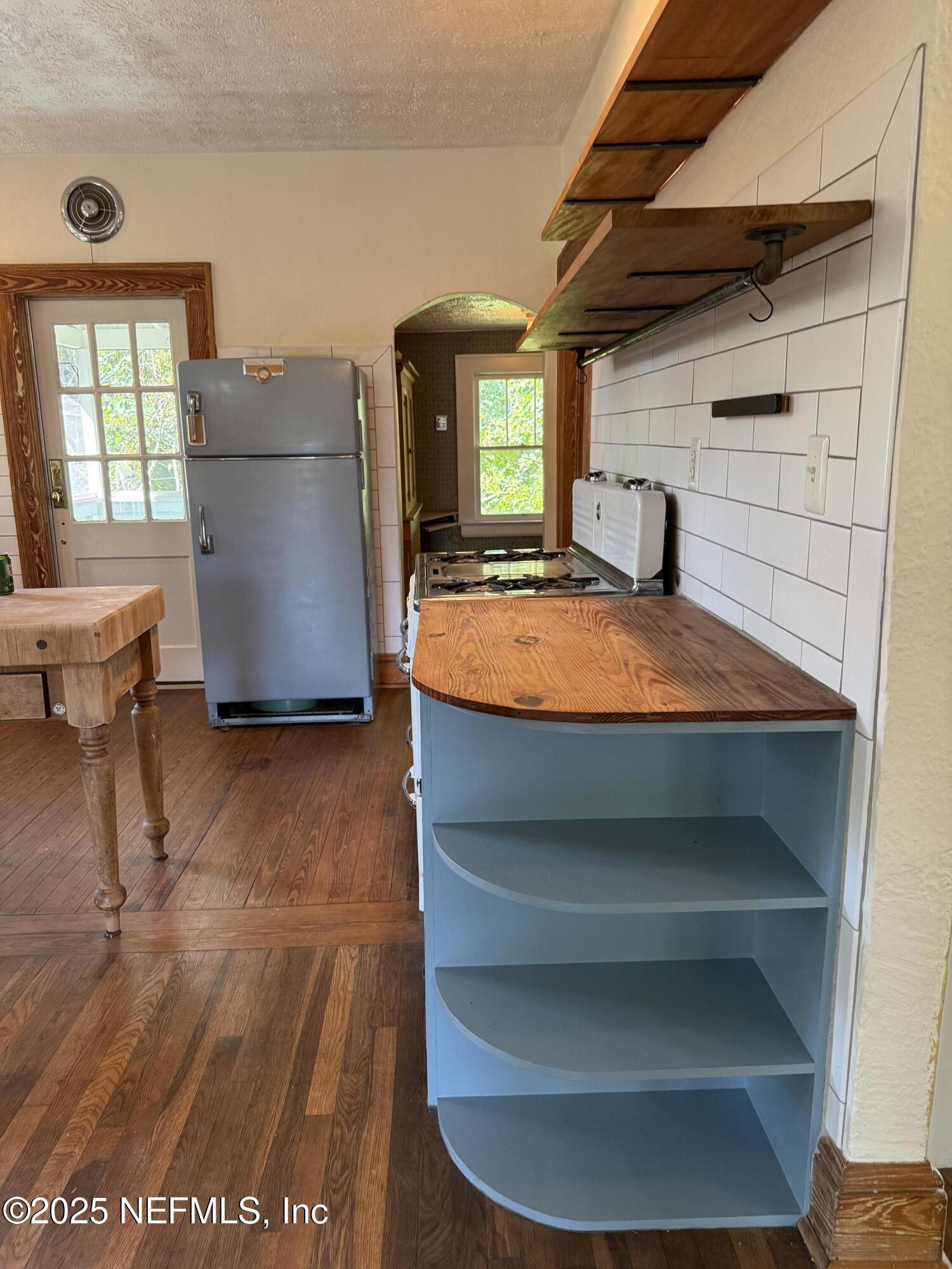 4713 KINGSBURY Street