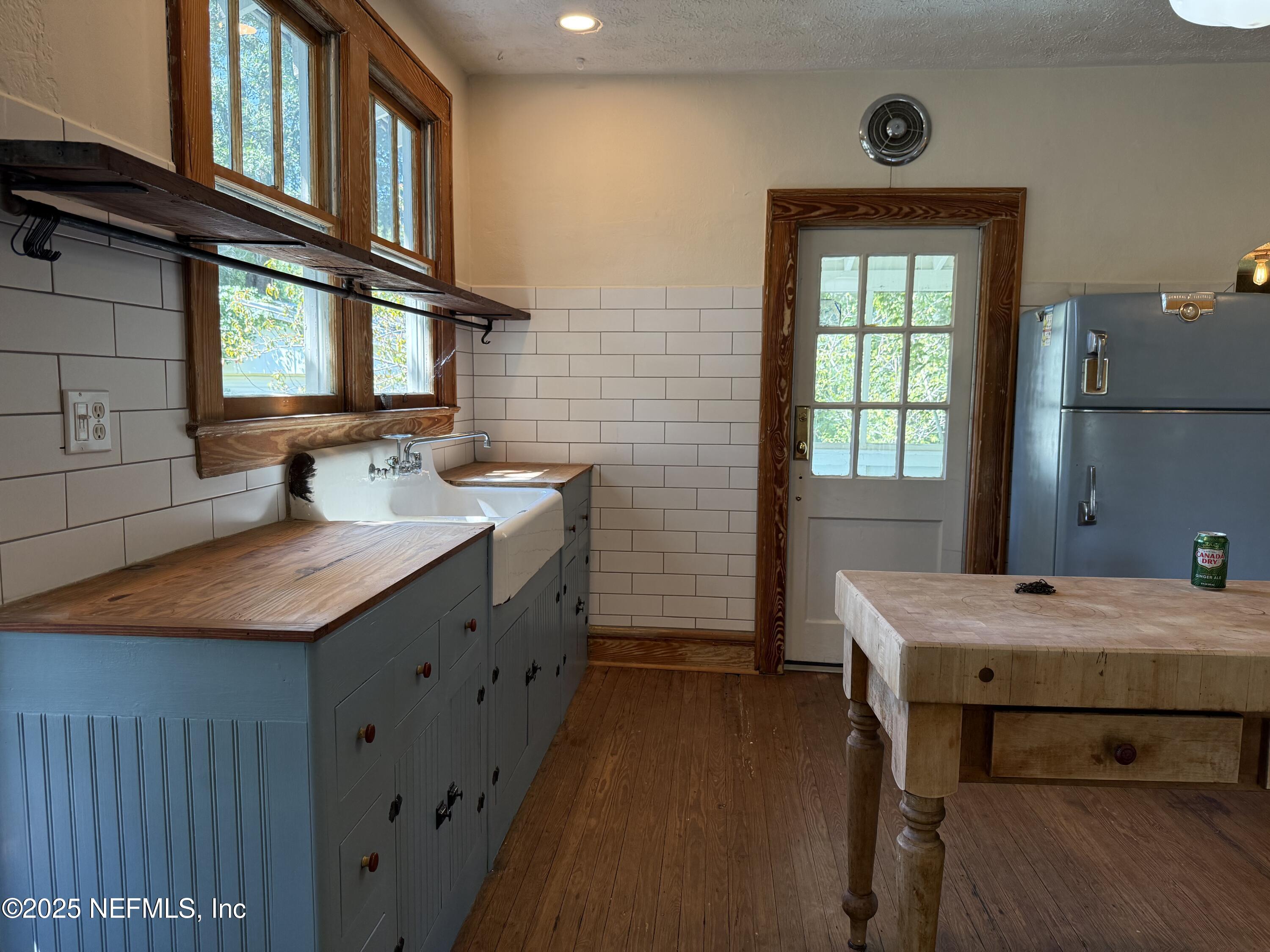 4713 KINGSBURY Street