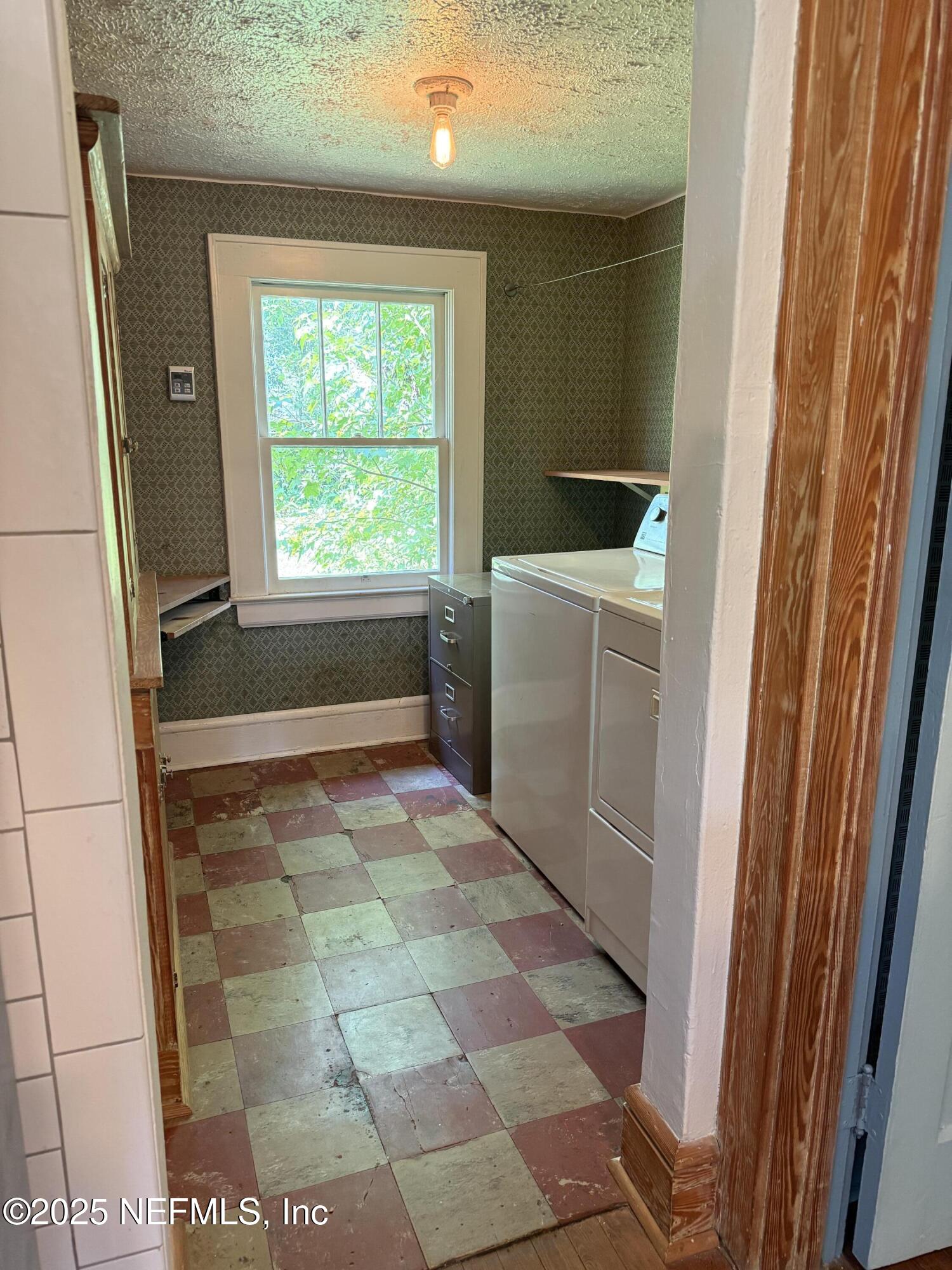 4713 KINGSBURY Street