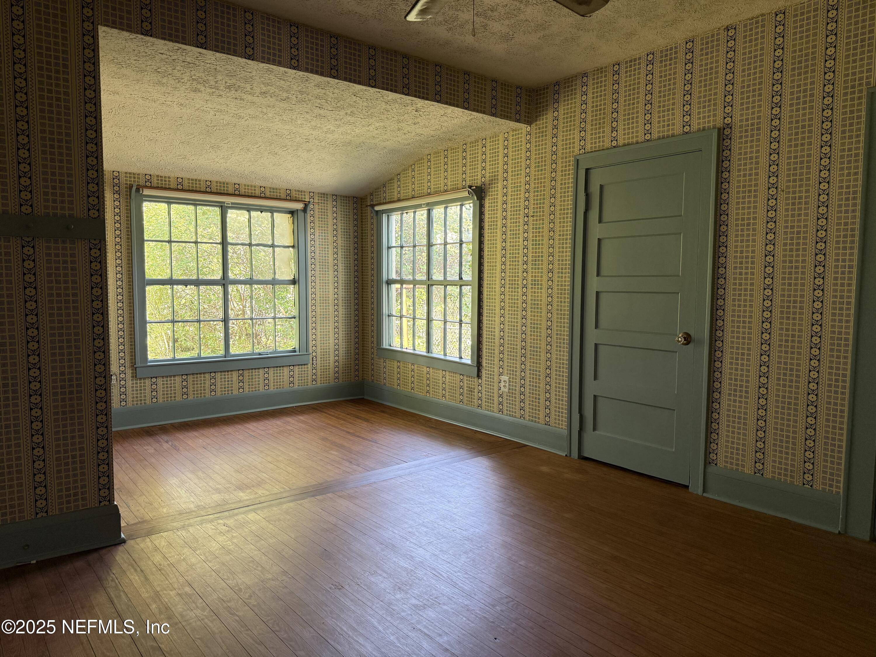 4713 KINGSBURY Street