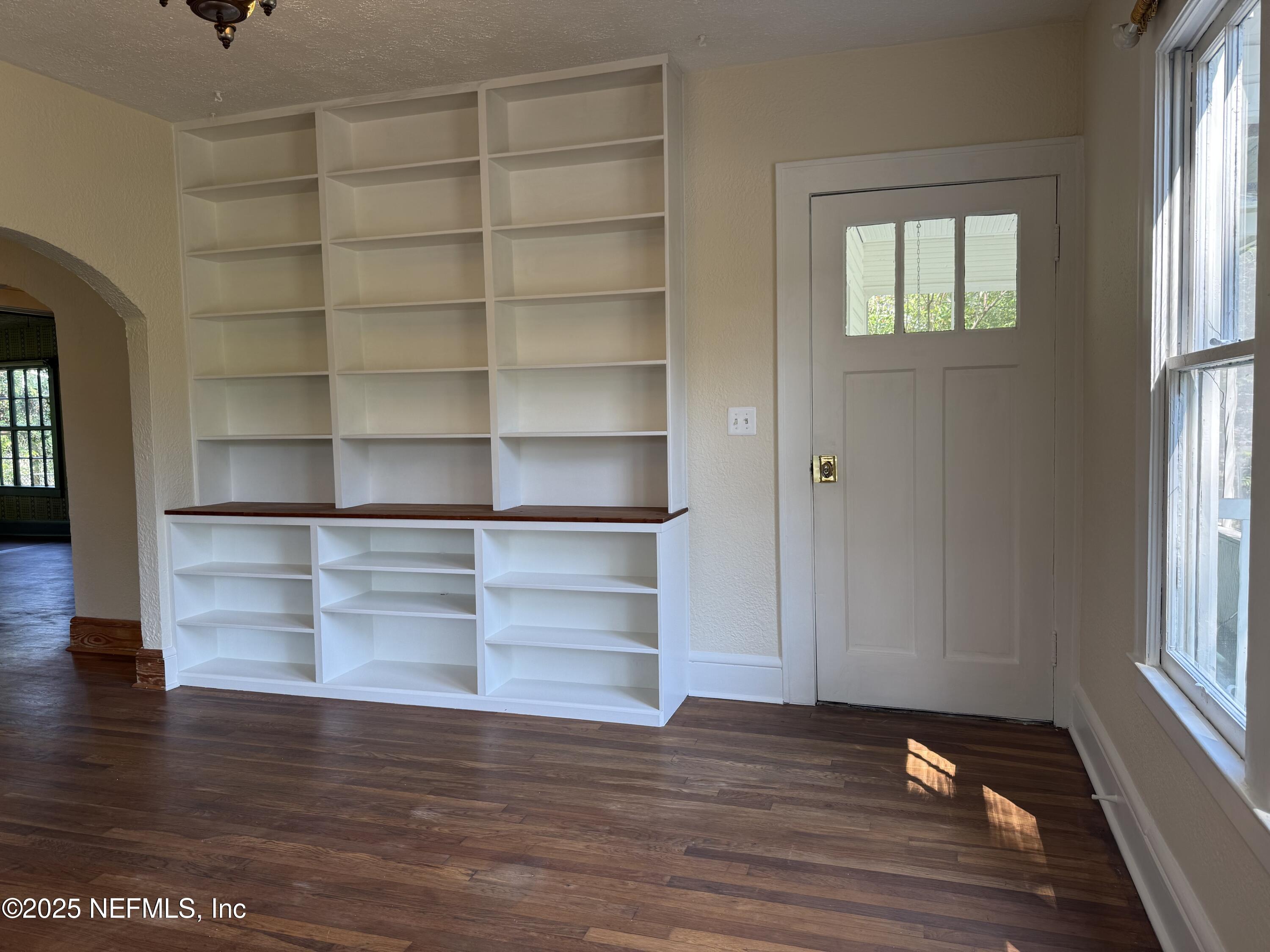 4713 KINGSBURY Street