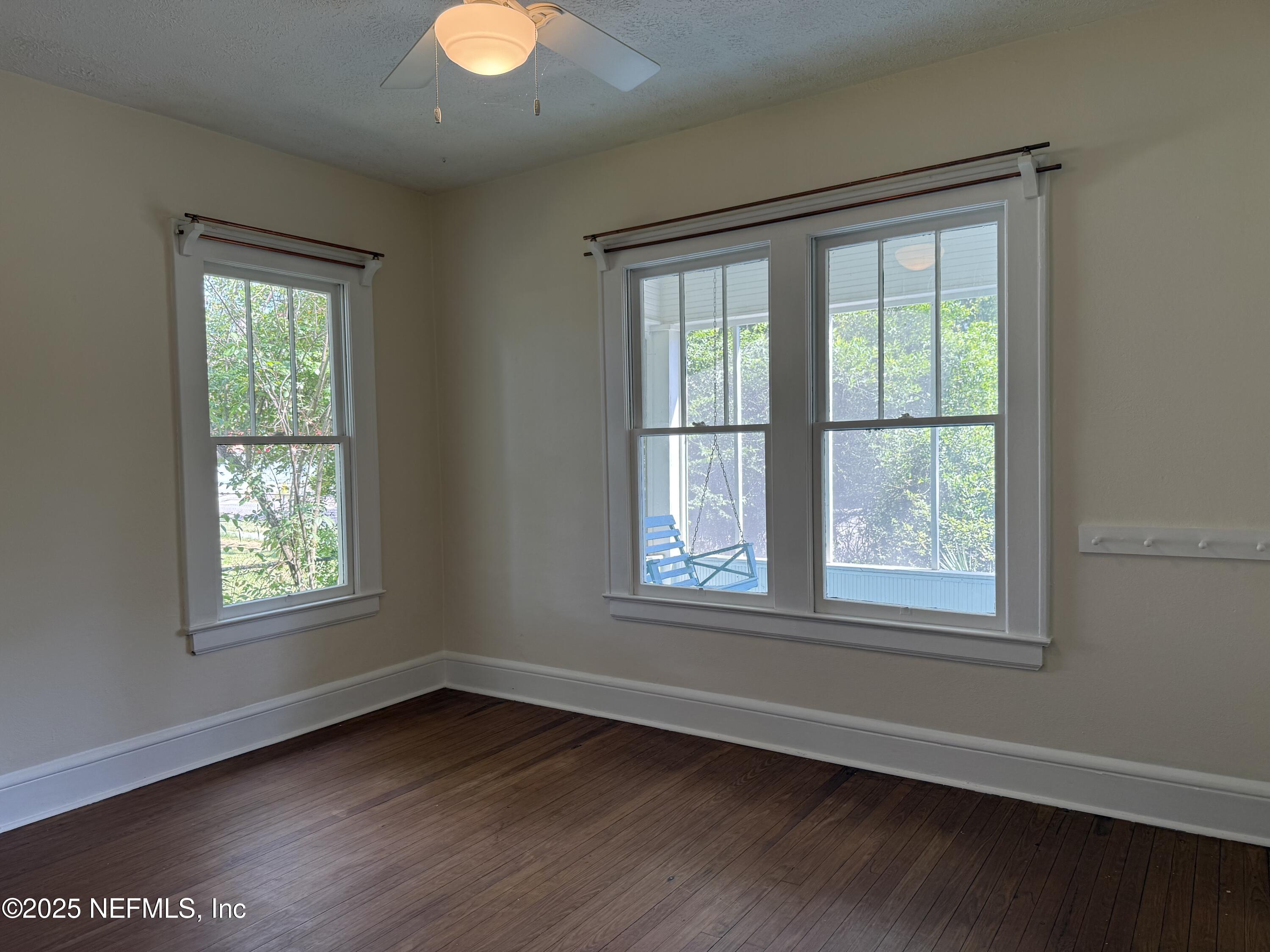 4713 KINGSBURY Street