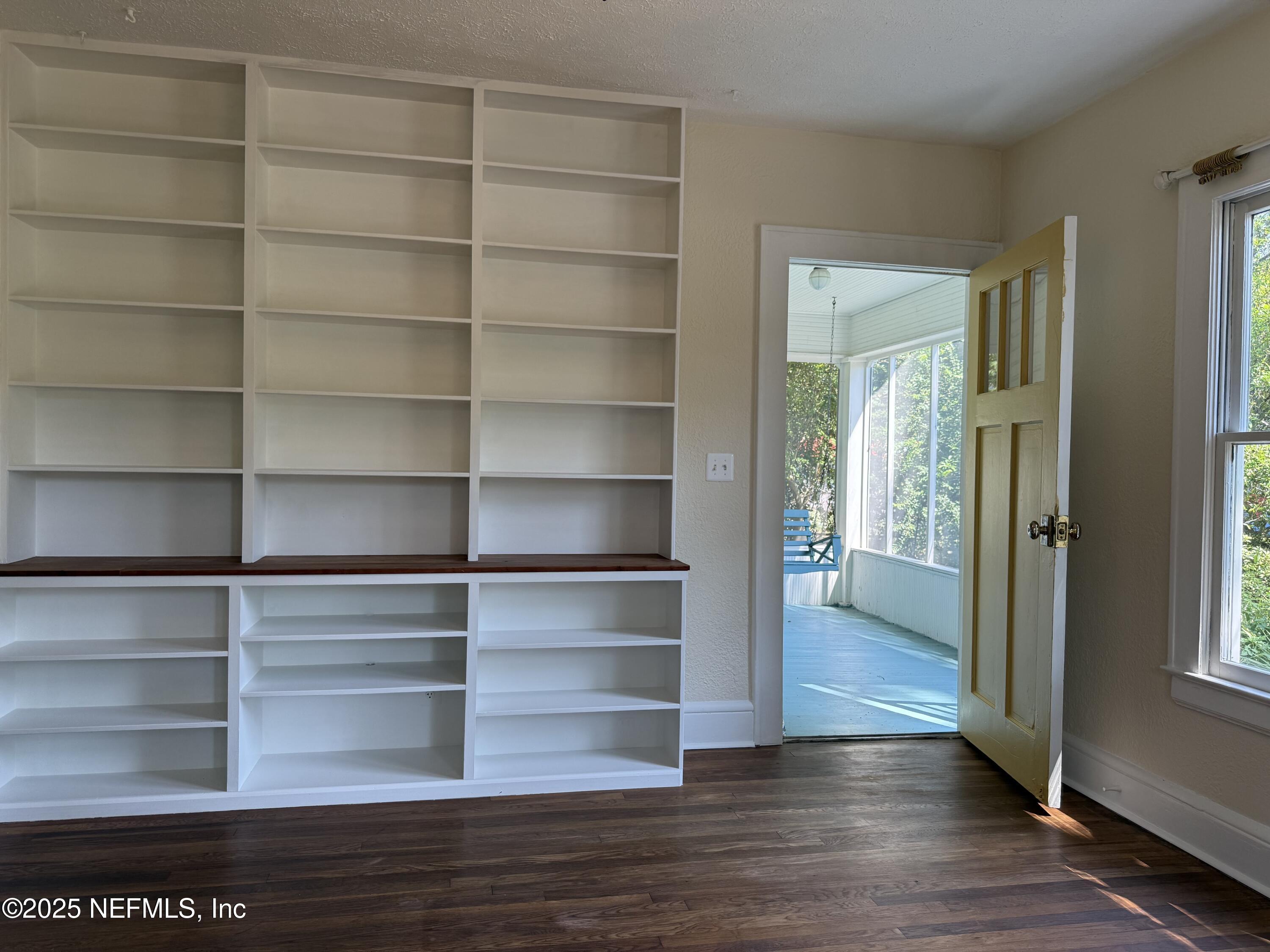 4713 KINGSBURY Street