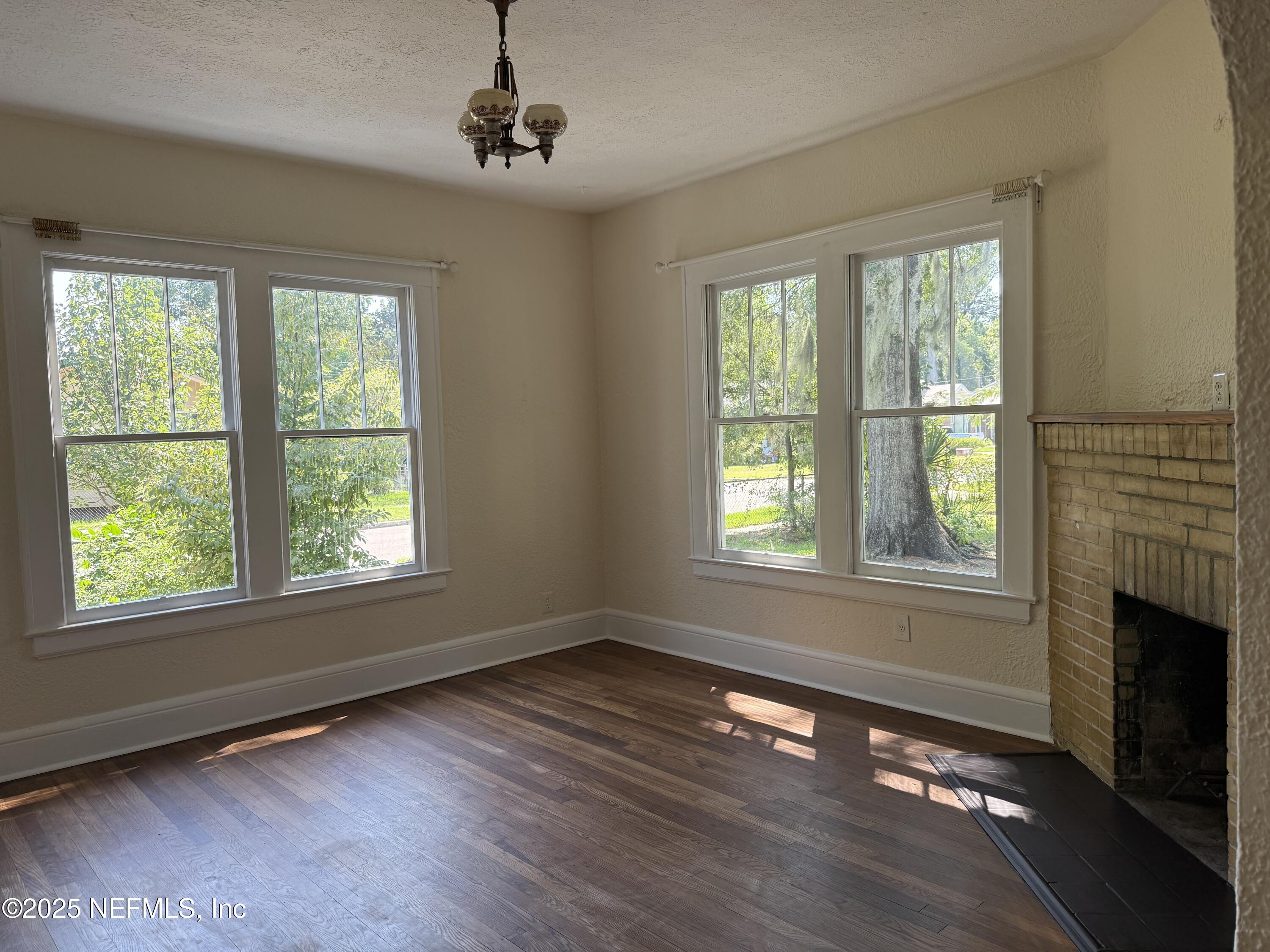 4713 KINGSBURY Street