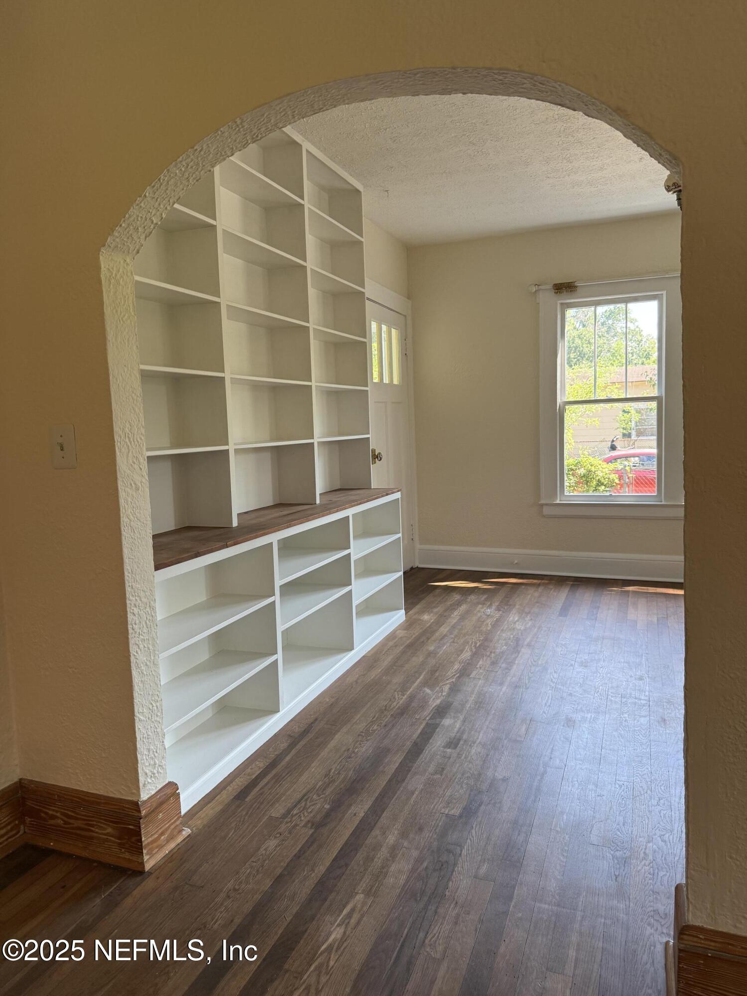 4713 KINGSBURY Street