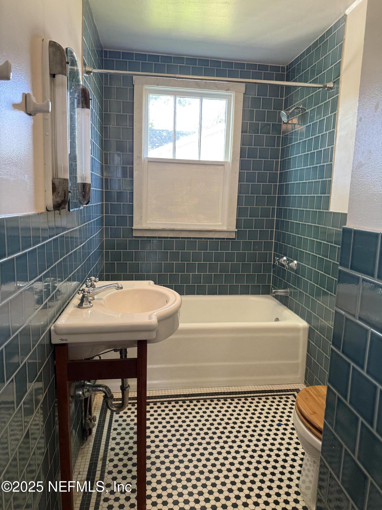 4713 KINGSBURY Street