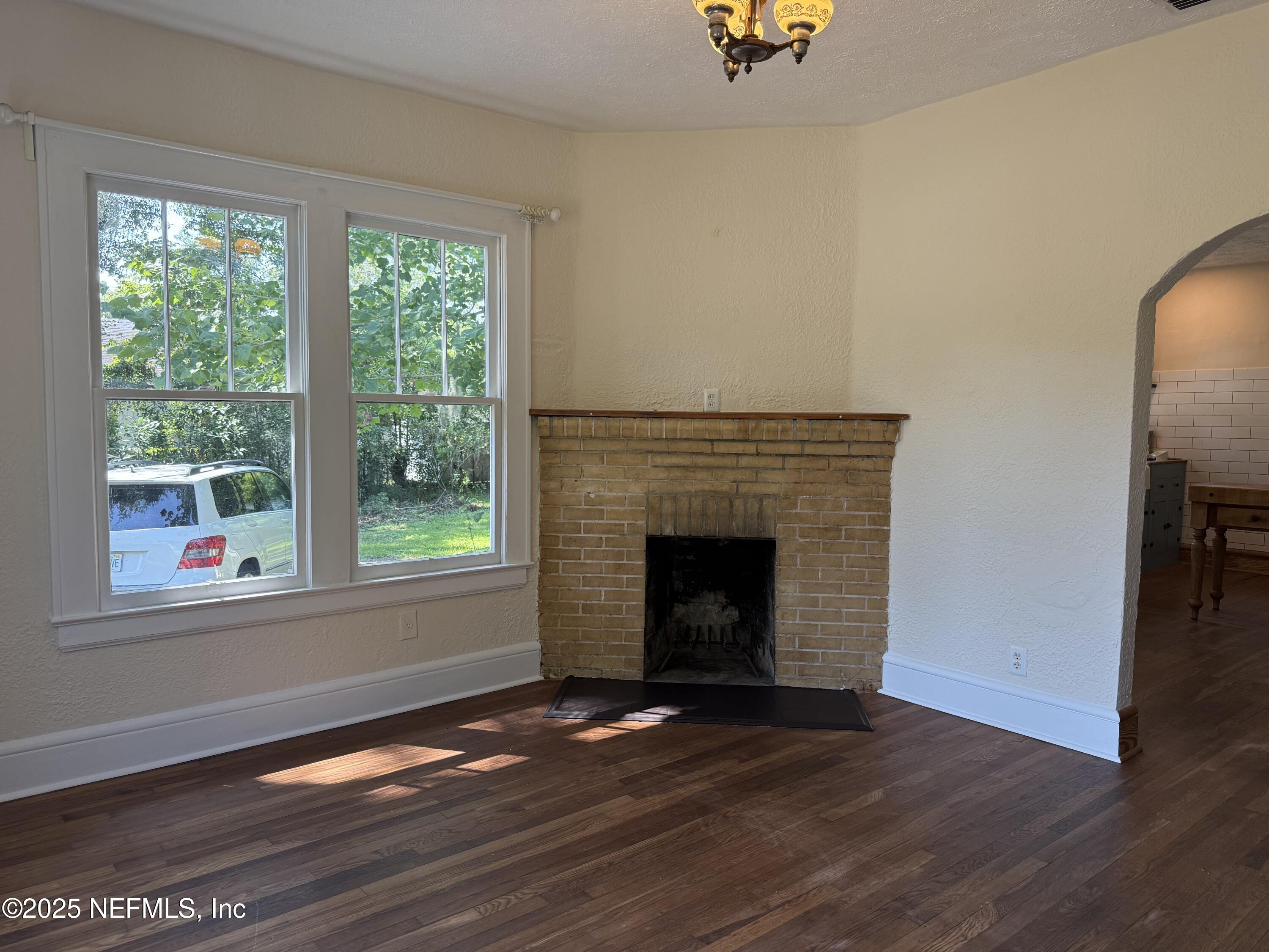 4713 KINGSBURY Street