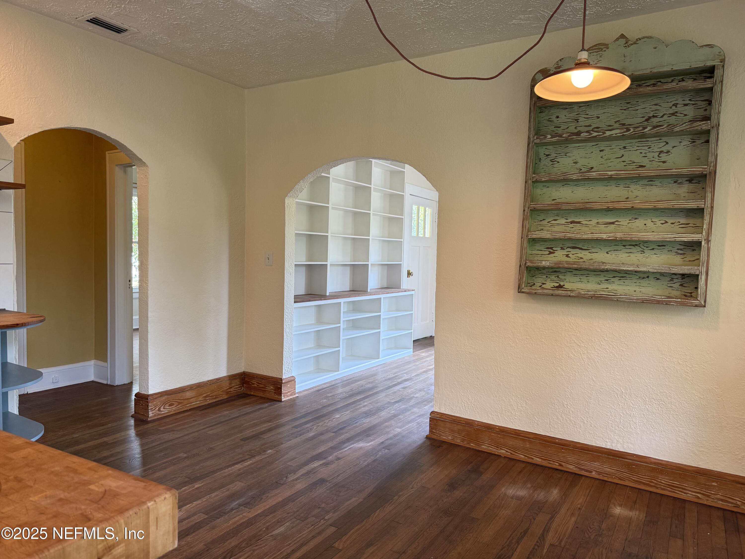 4713 KINGSBURY Street