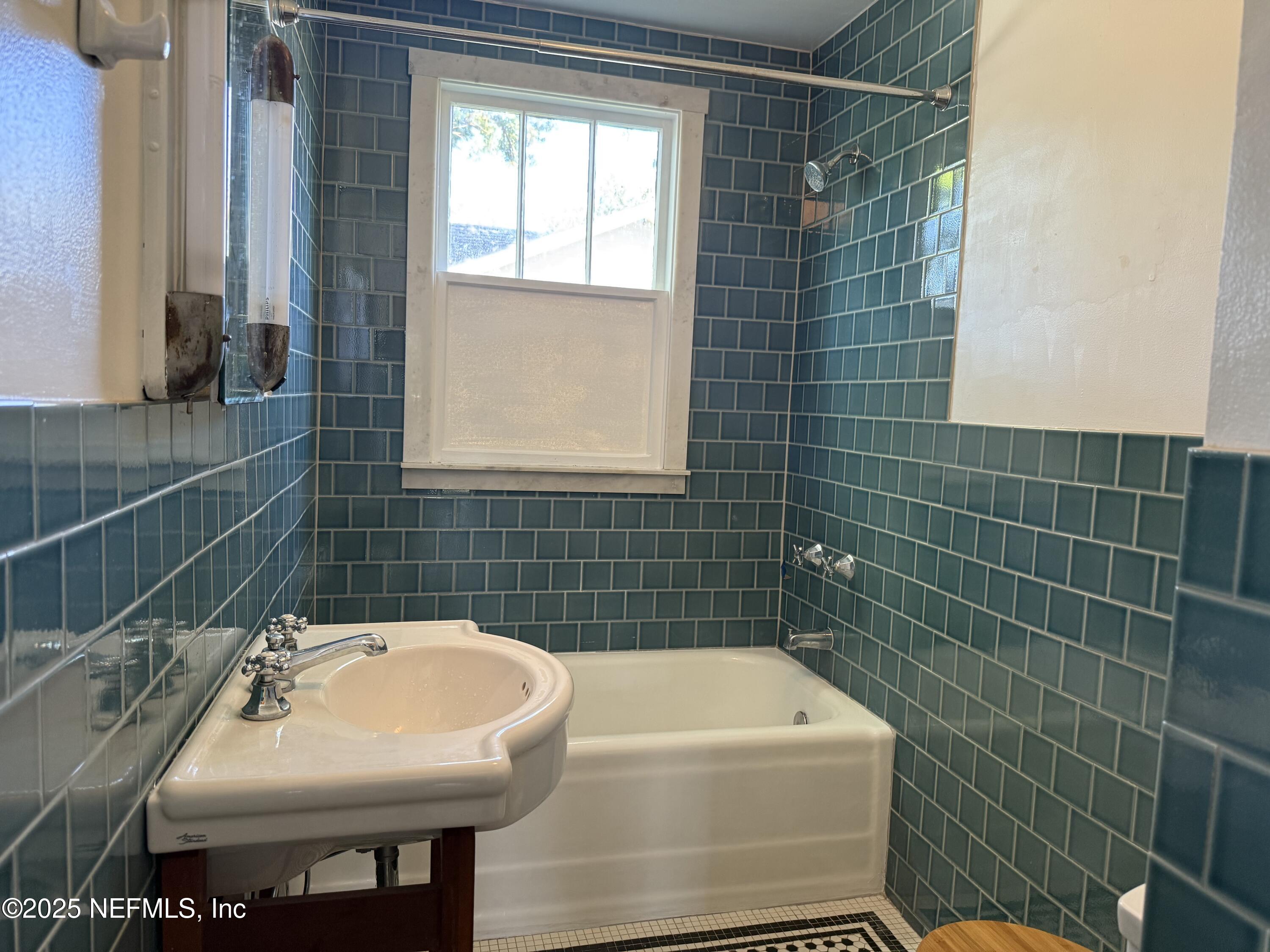 4713 KINGSBURY Street