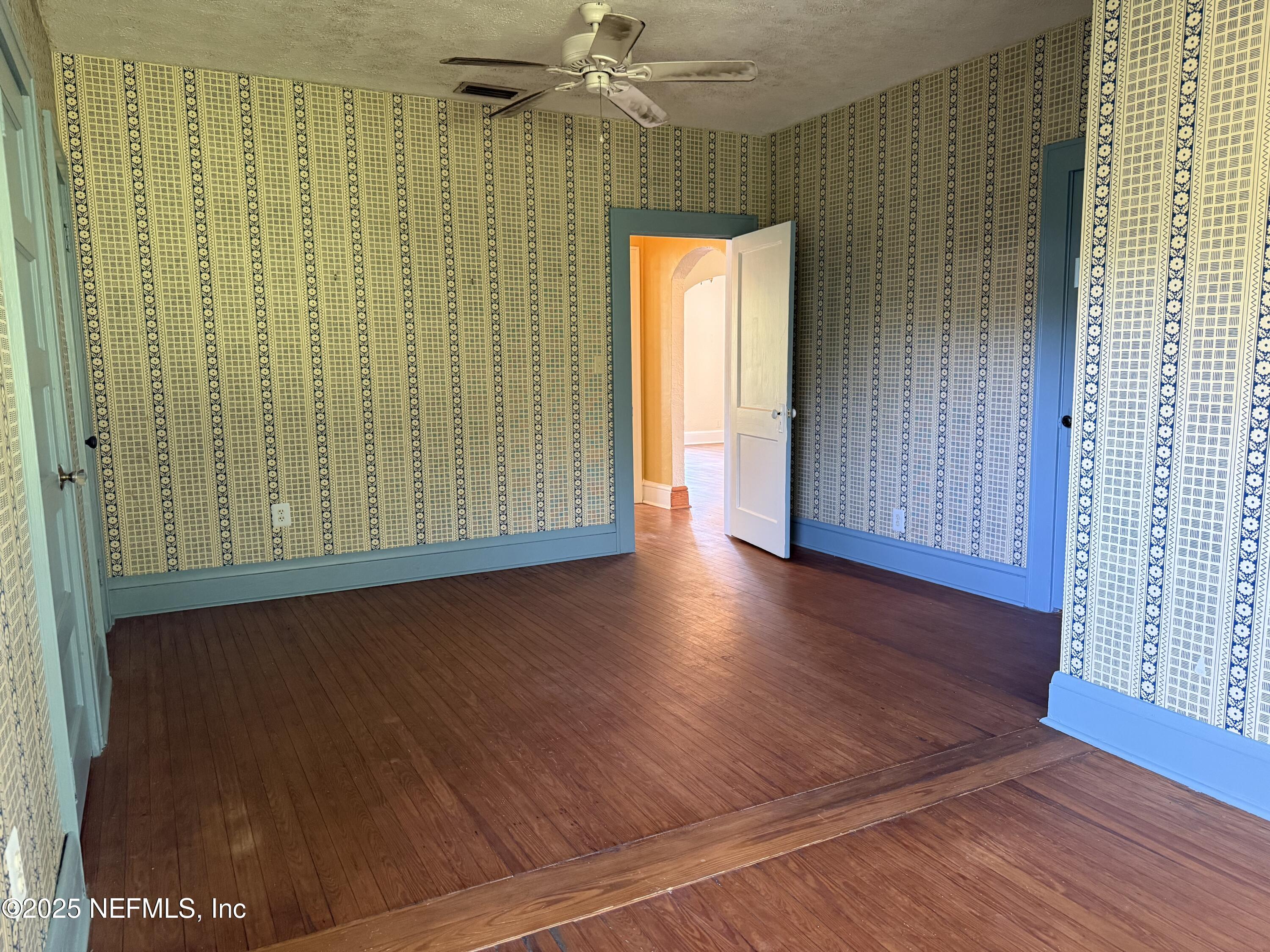 4713 KINGSBURY Street