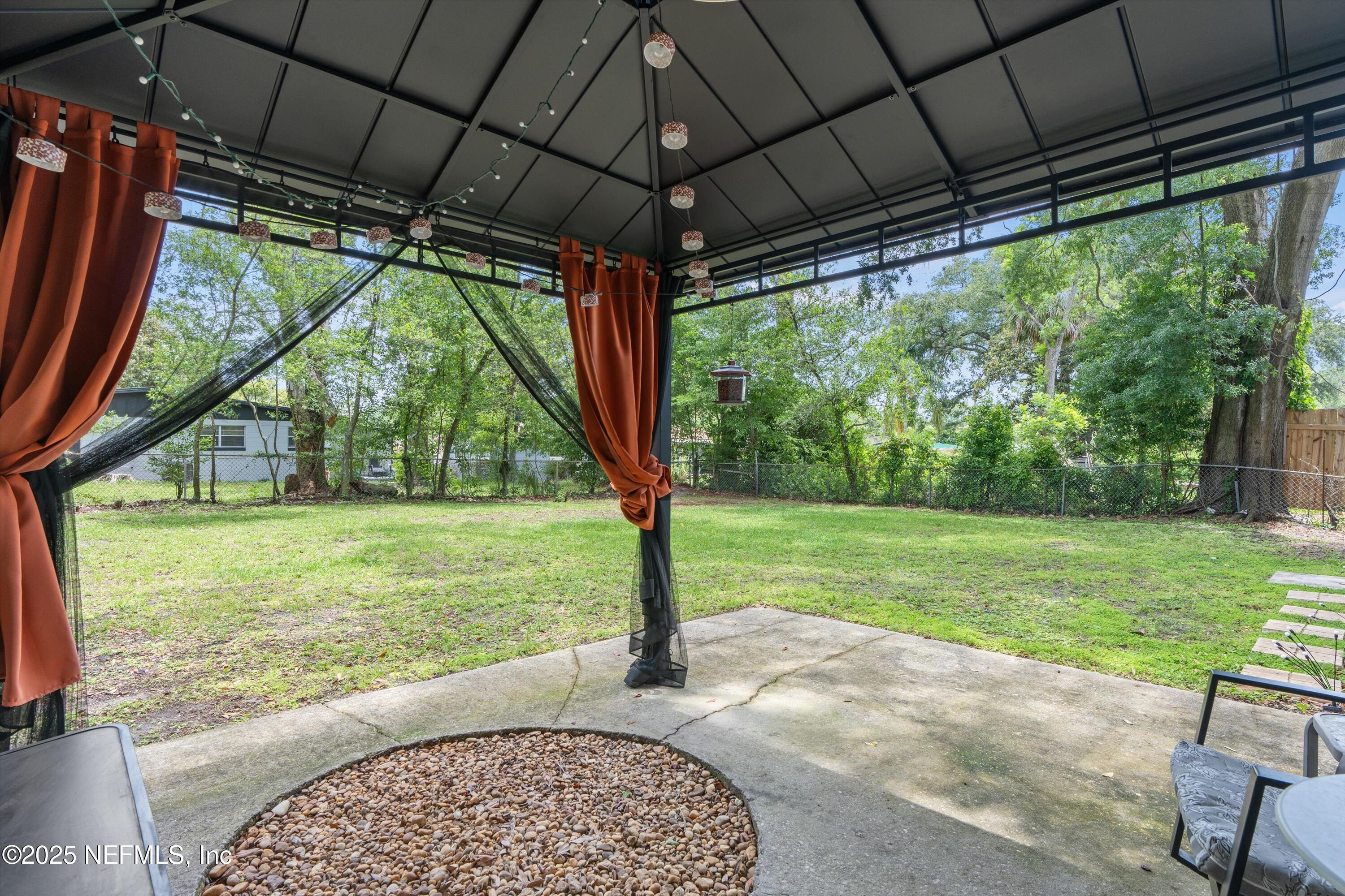 6837 TOM THUMB Drive