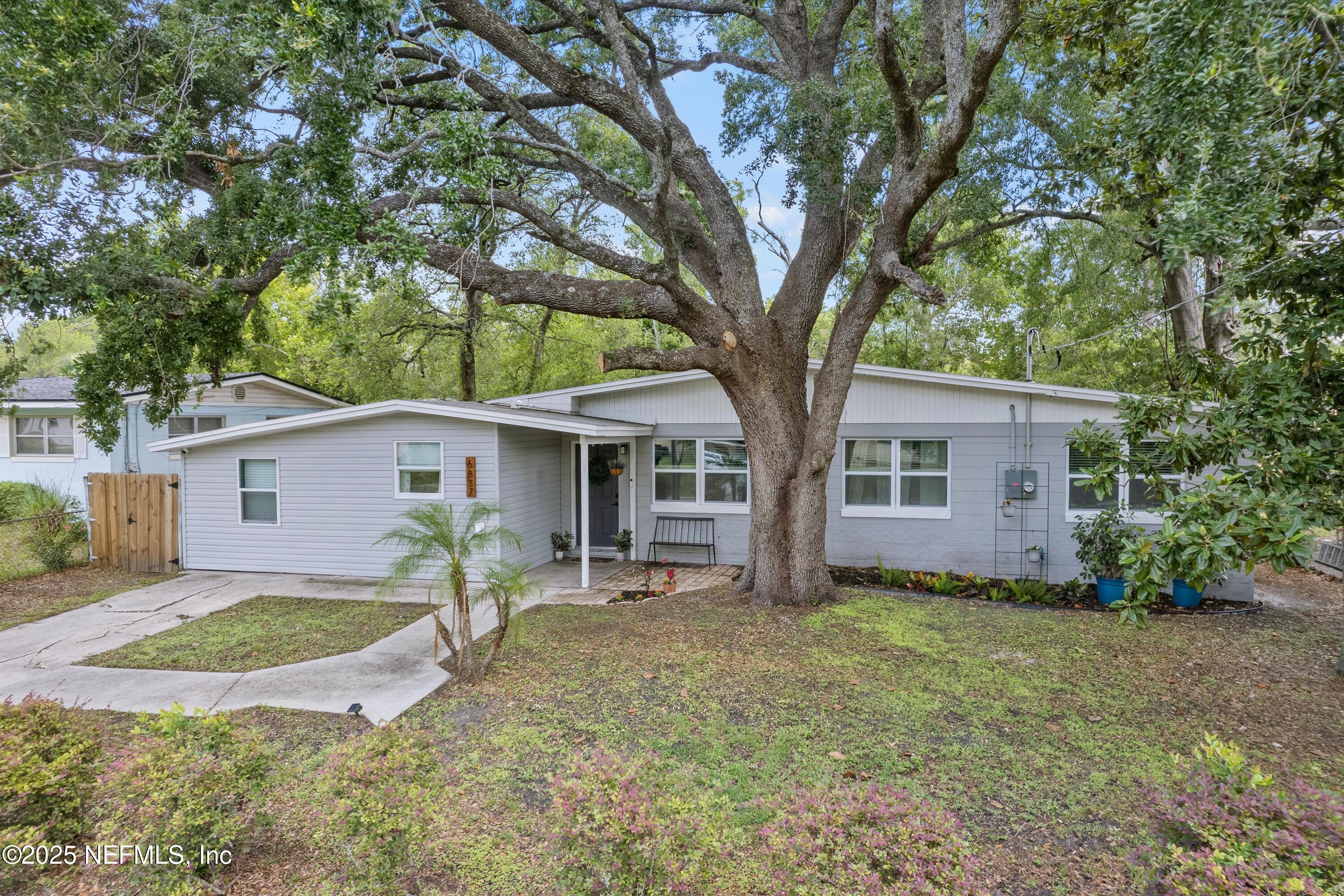 6837 TOM THUMB Drive