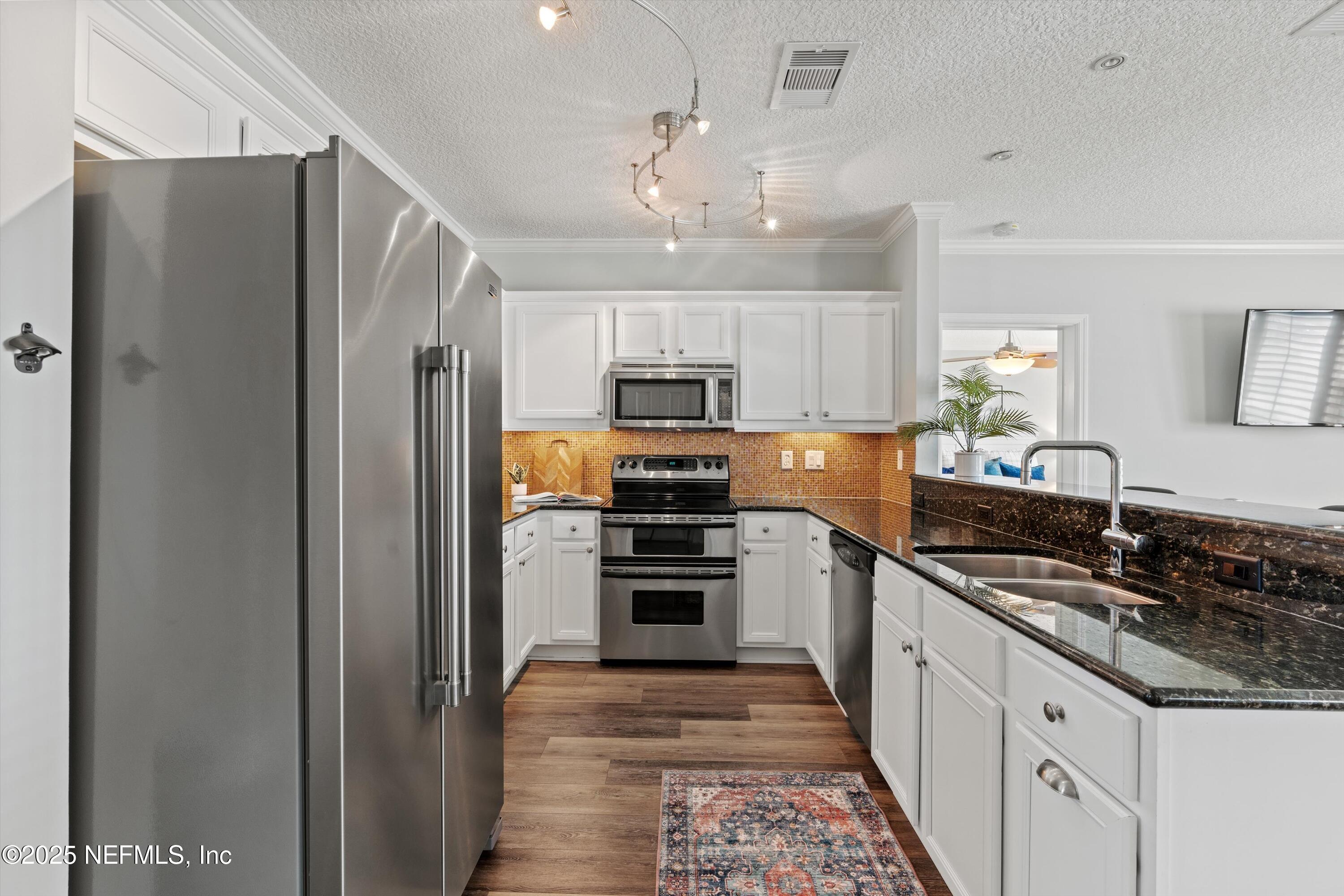 922 1ST Street, 102