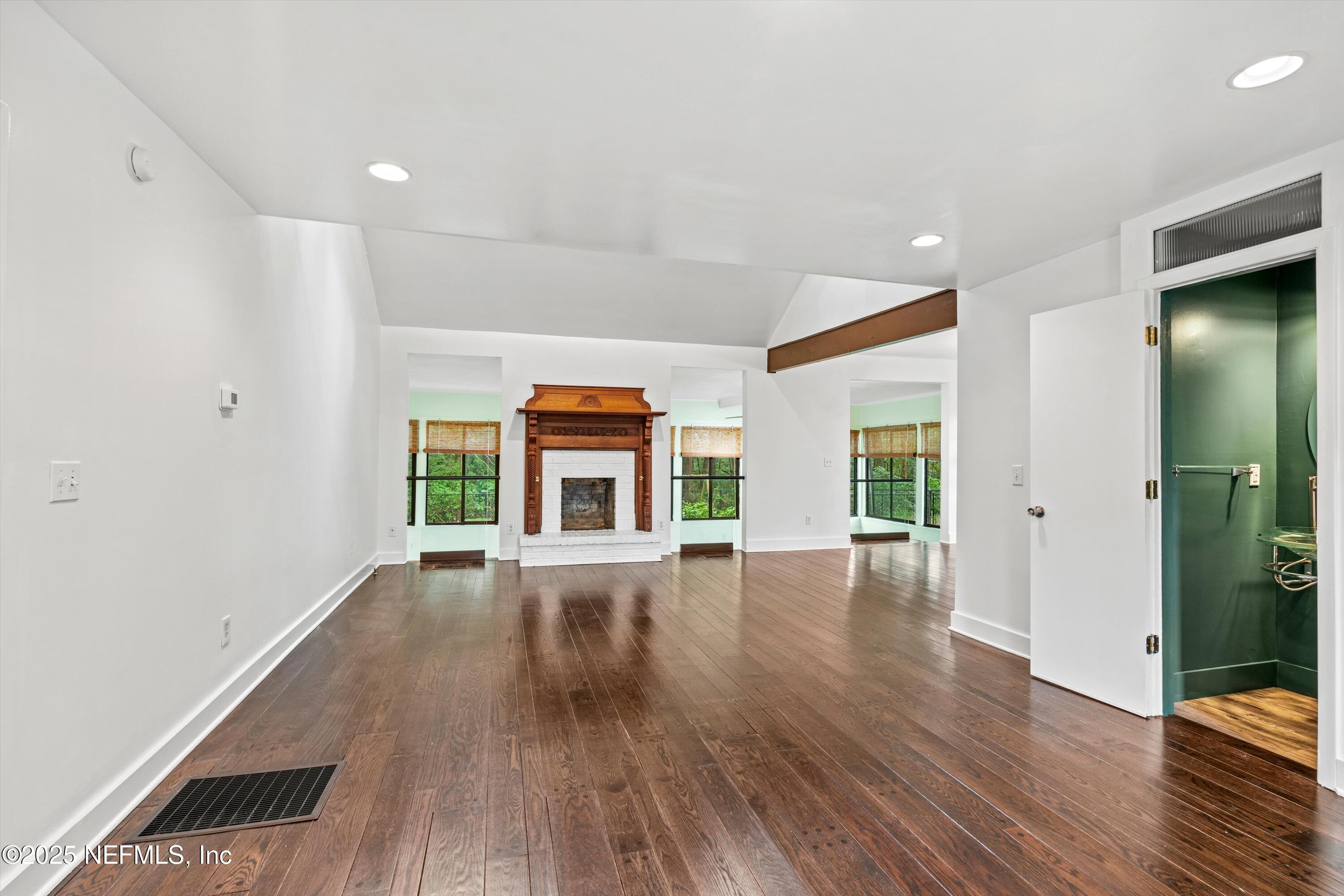 2226 LAUREL GROVE Lane