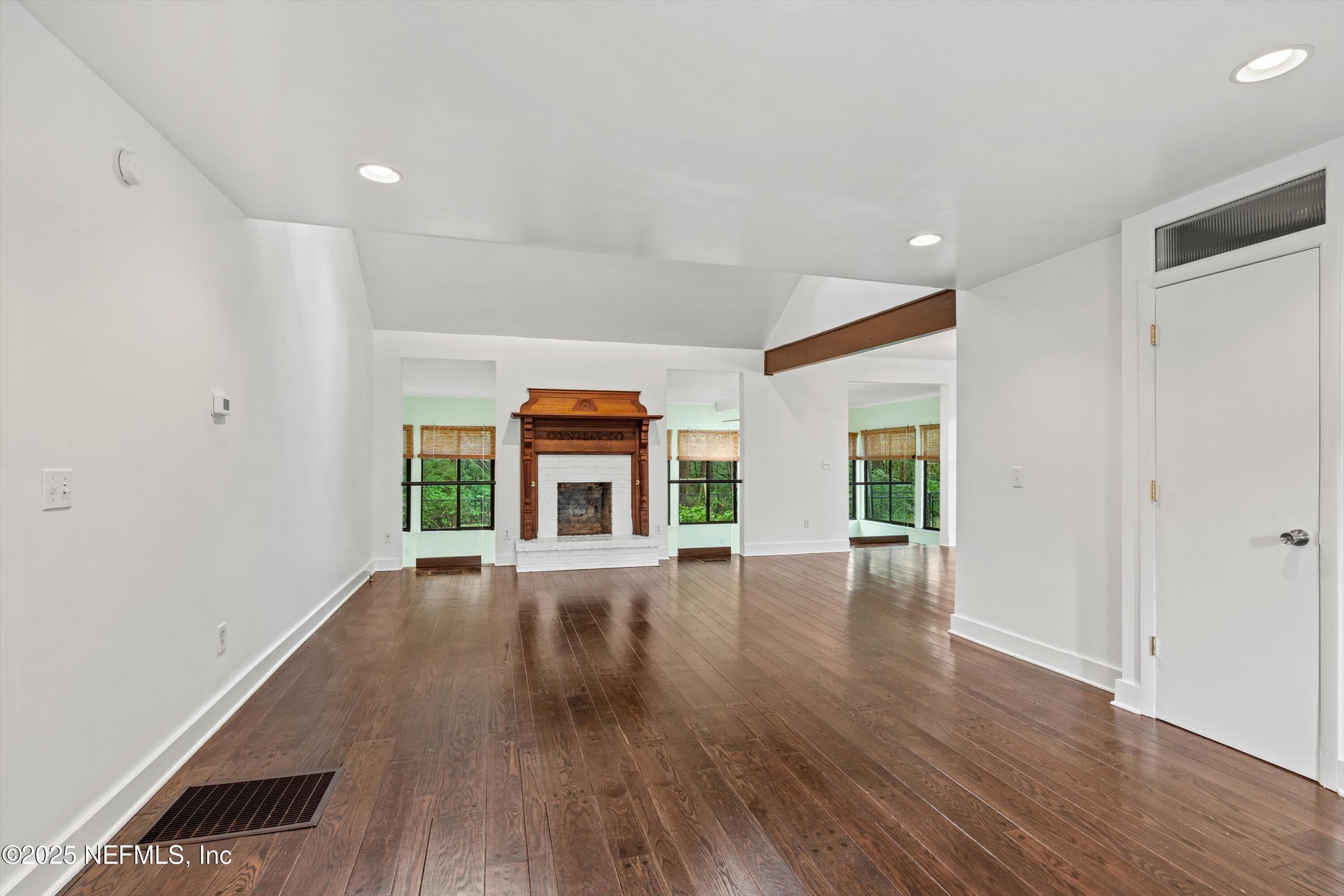 2226 LAUREL GROVE Lane