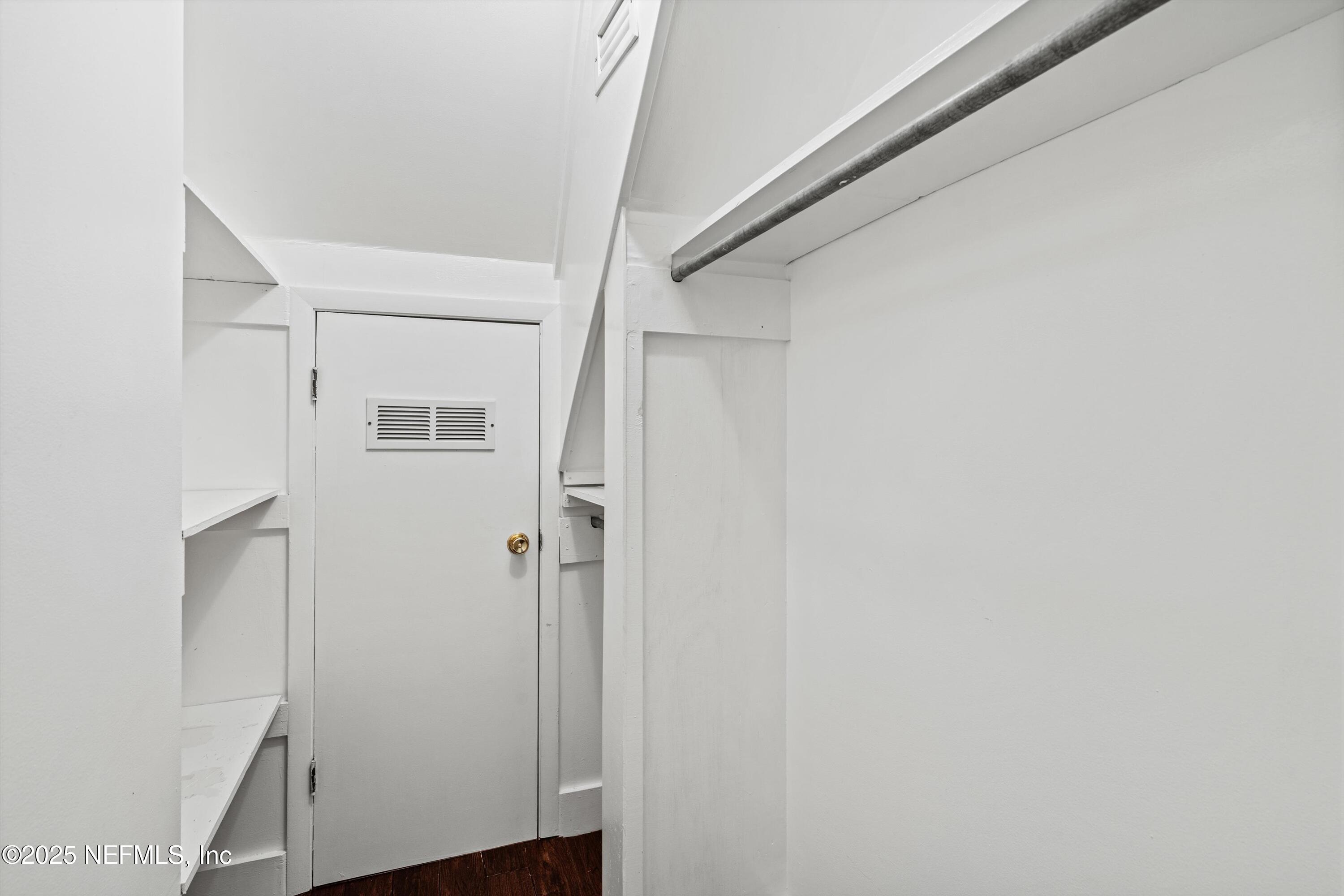 2226 LAUREL GROVE Lane