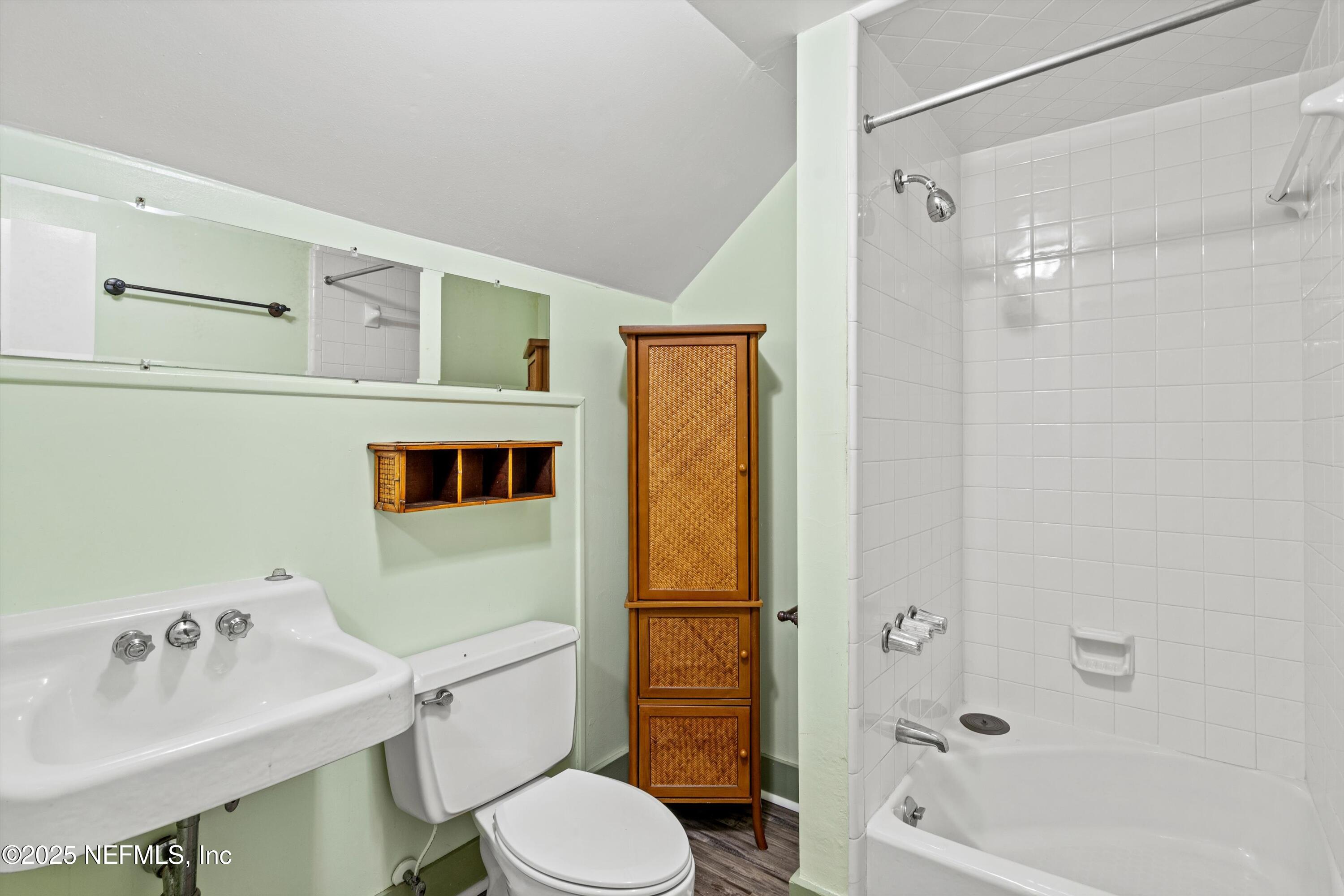 2226 LAUREL GROVE Lane